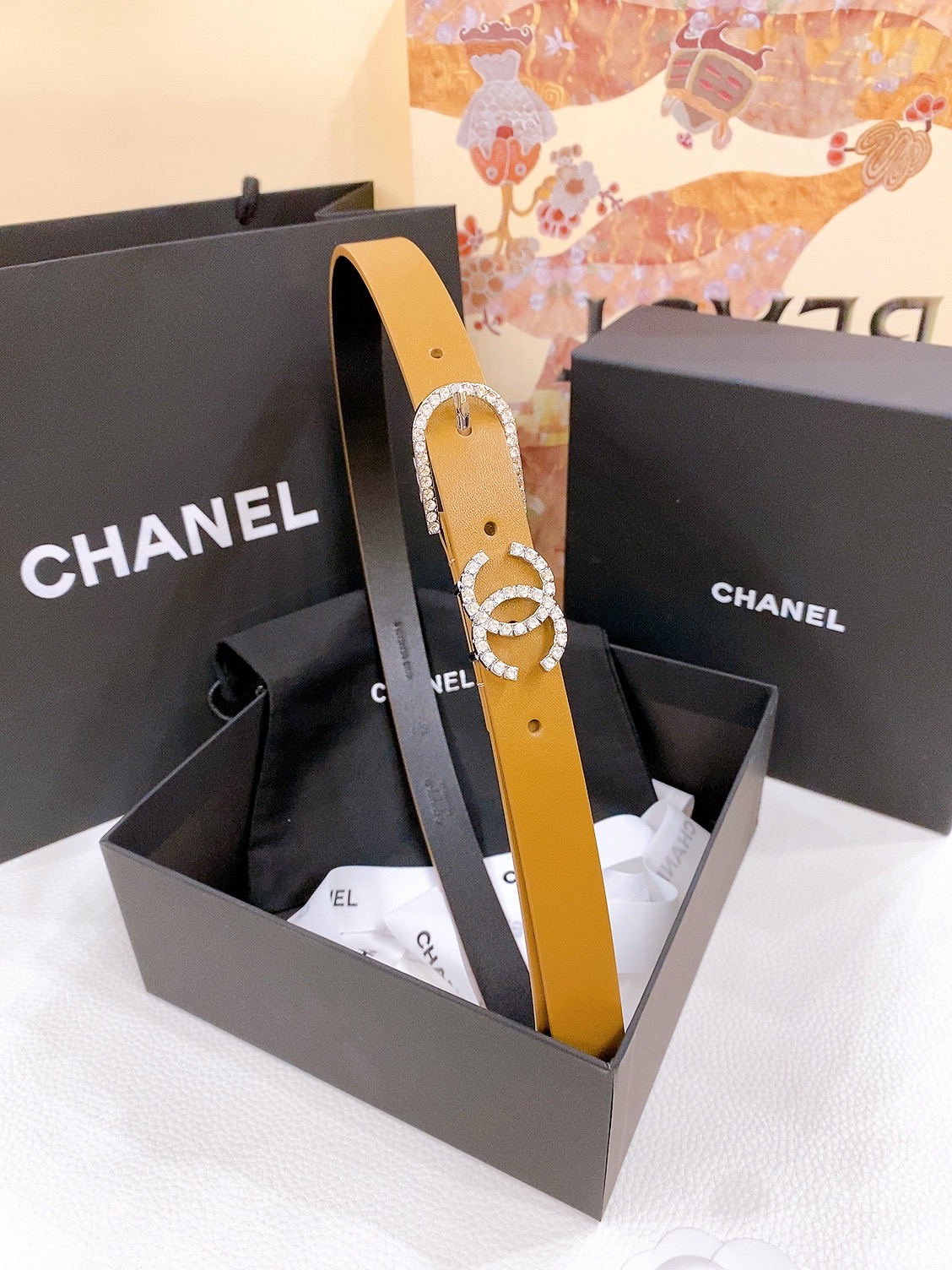 -香奶奶
Chanel 针扣水钻 进口小牛皮腰带 黄铜金属 手感柔软 细腻 2.0cm