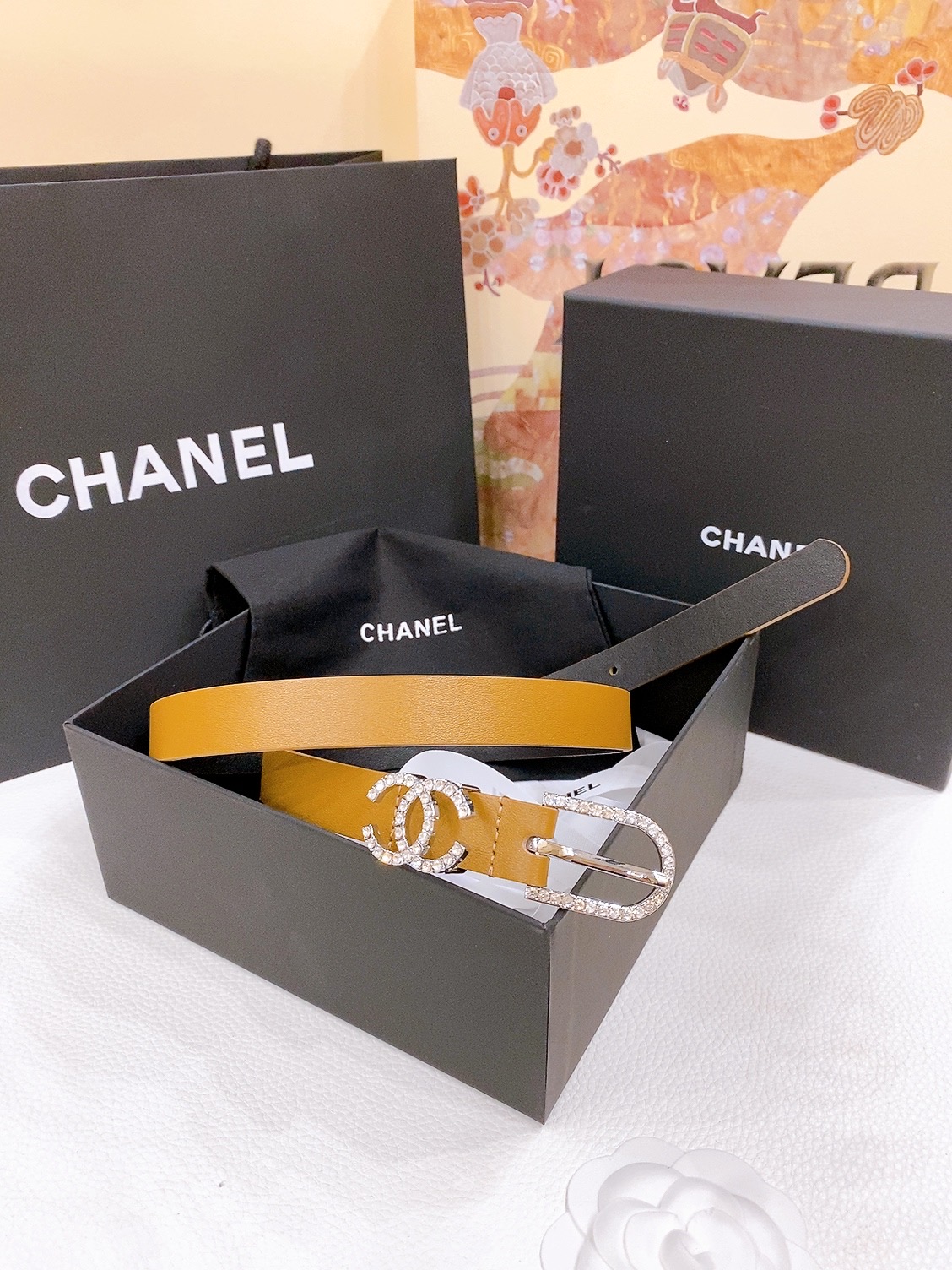 -香奶奶
Chanel 针扣水钻 进口小牛皮腰带 黄铜金属 手感柔软 细腻 2.0cm