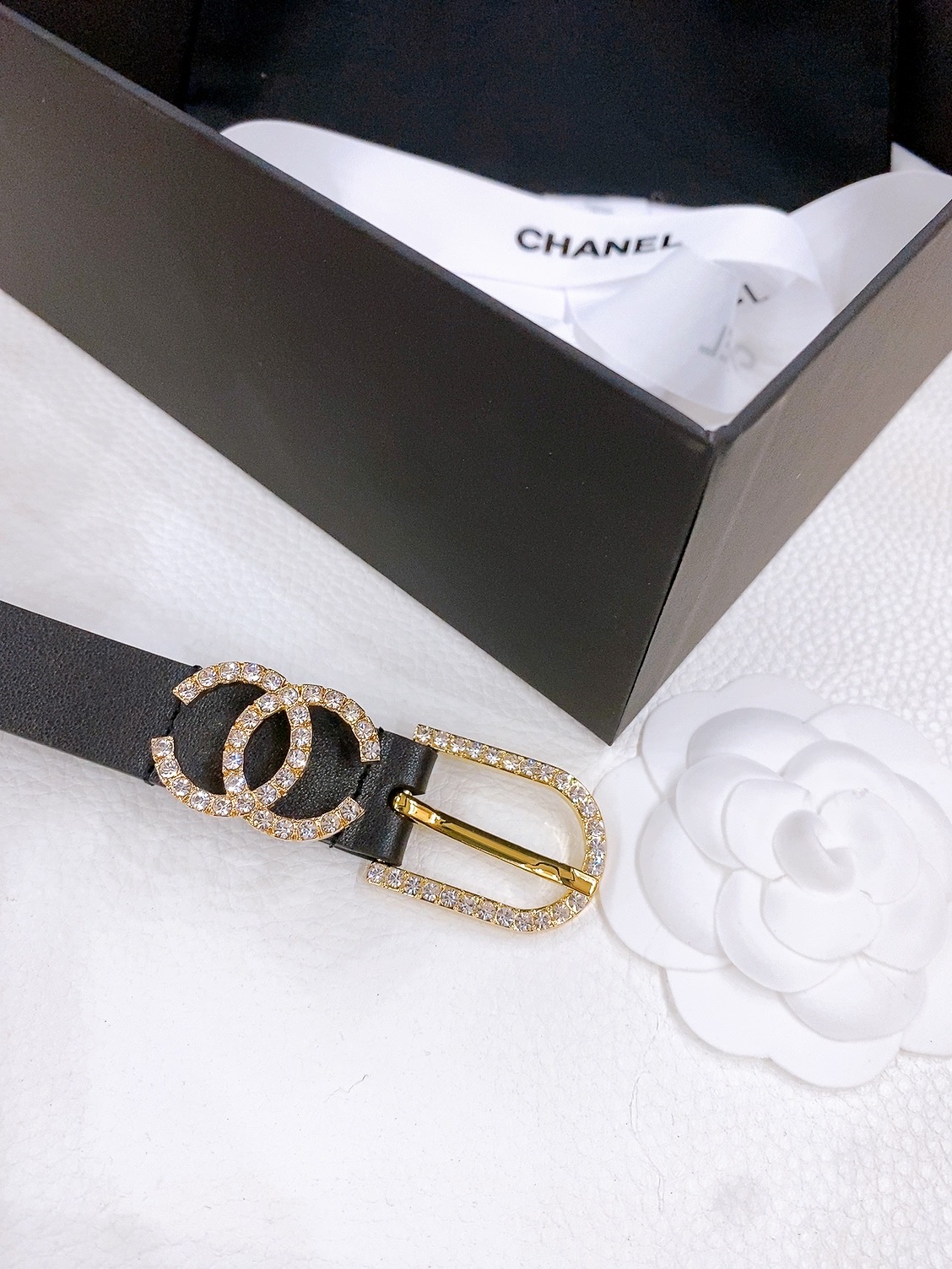 -香奶奶
Chanel 针扣水钻 进口小牛皮腰带 黄铜金属 手感柔软 细腻 2.0cm