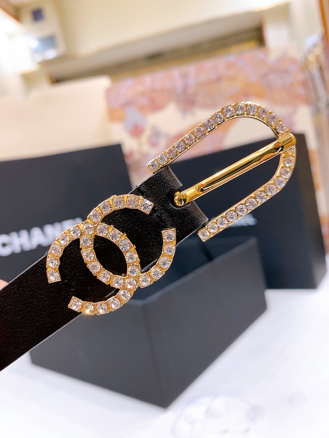 -香奶奶
Chanel 针扣水钻 进口小牛皮腰带 黄铜金属 手感柔软 细腻 2.0cm