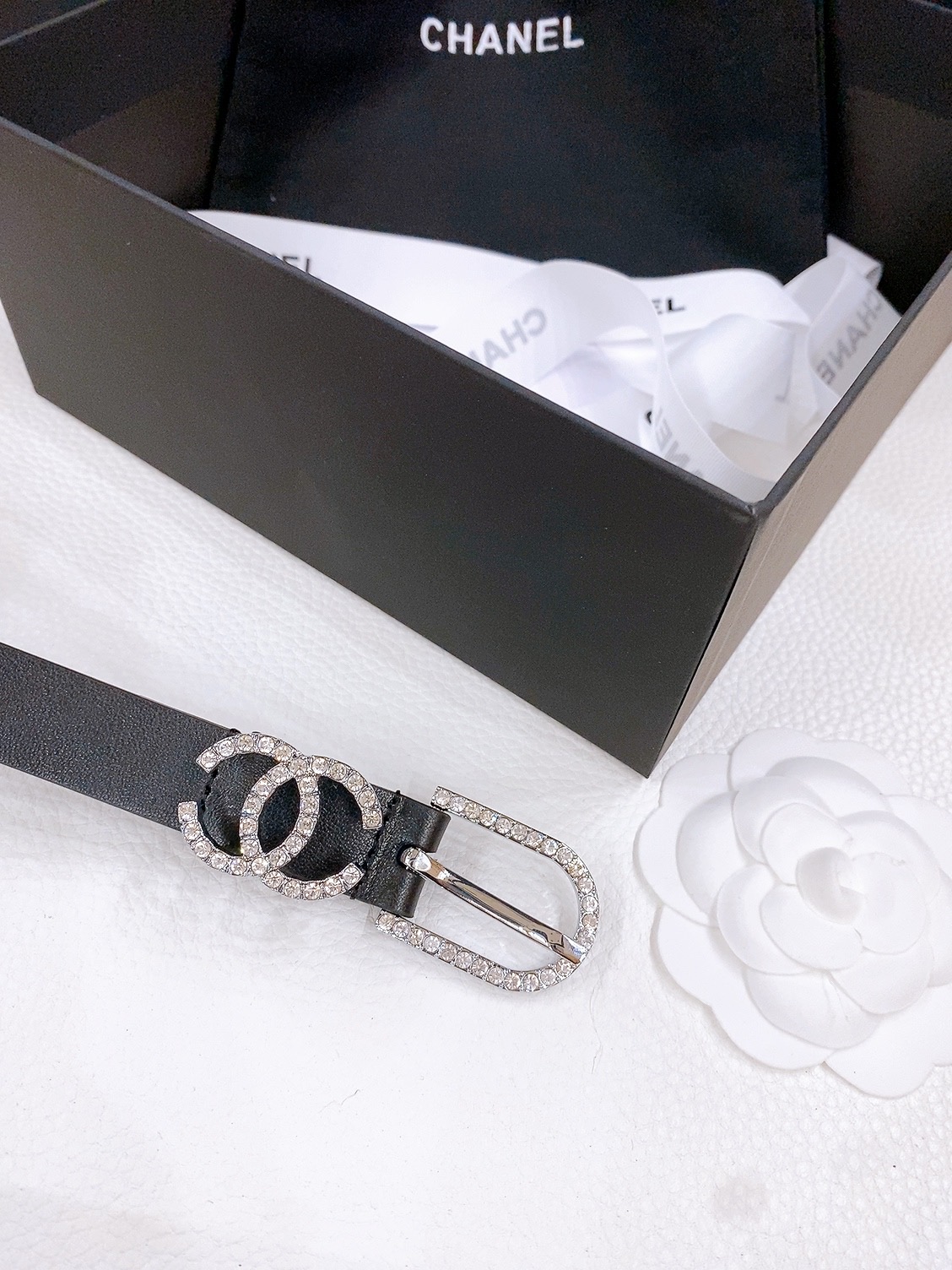 -香奶奶
Chanel 针扣水钻 进口小牛皮腰带 黄铜金属 手感柔软 细腻 2.0cm