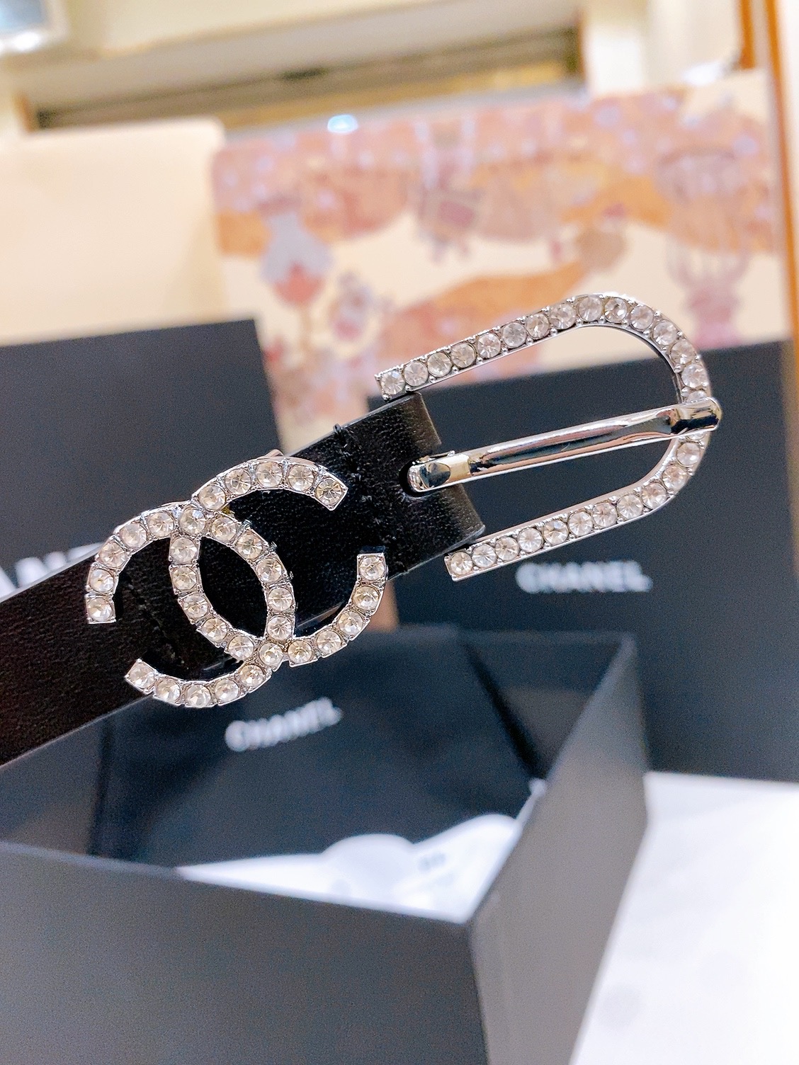 -香奶奶
Chanel 针扣水钻 进口小牛皮腰带 黄铜金属 手感柔软 细腻 2.0cm