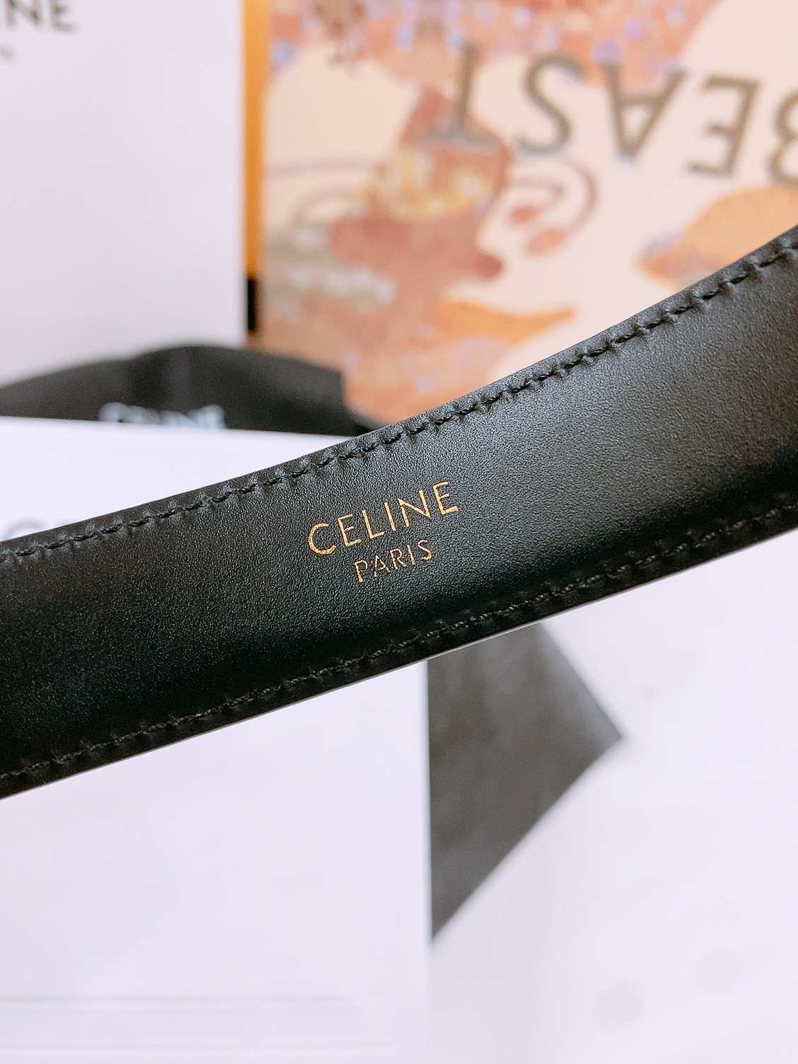 -Celine 凯旋门新款针扣腰带
超简约大气的腰带2.5精品，顶级进口牛皮制作，牛皮搭配牛仔，搭配黄铜