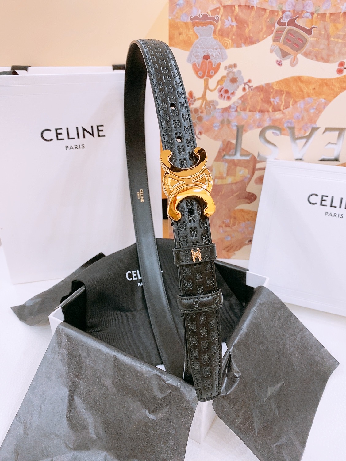 -Celine 凯旋门新款针扣腰带
超简约大气的腰带2.5精品，顶级进口牛皮制作，牛皮搭配牛仔，搭配黄铜