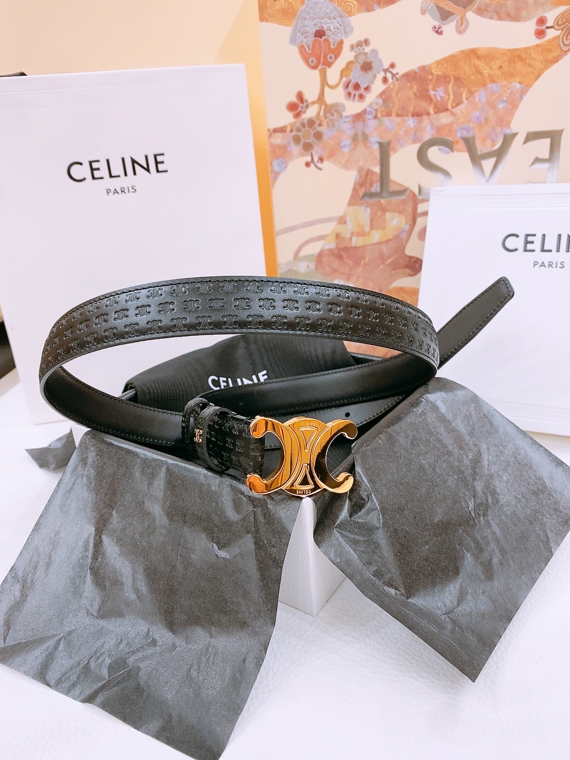 -Celine 凯旋门新款针扣腰带
超简约大气的腰带2.5精品，顶级进口牛皮制作，牛皮搭配牛仔，搭配黄铜