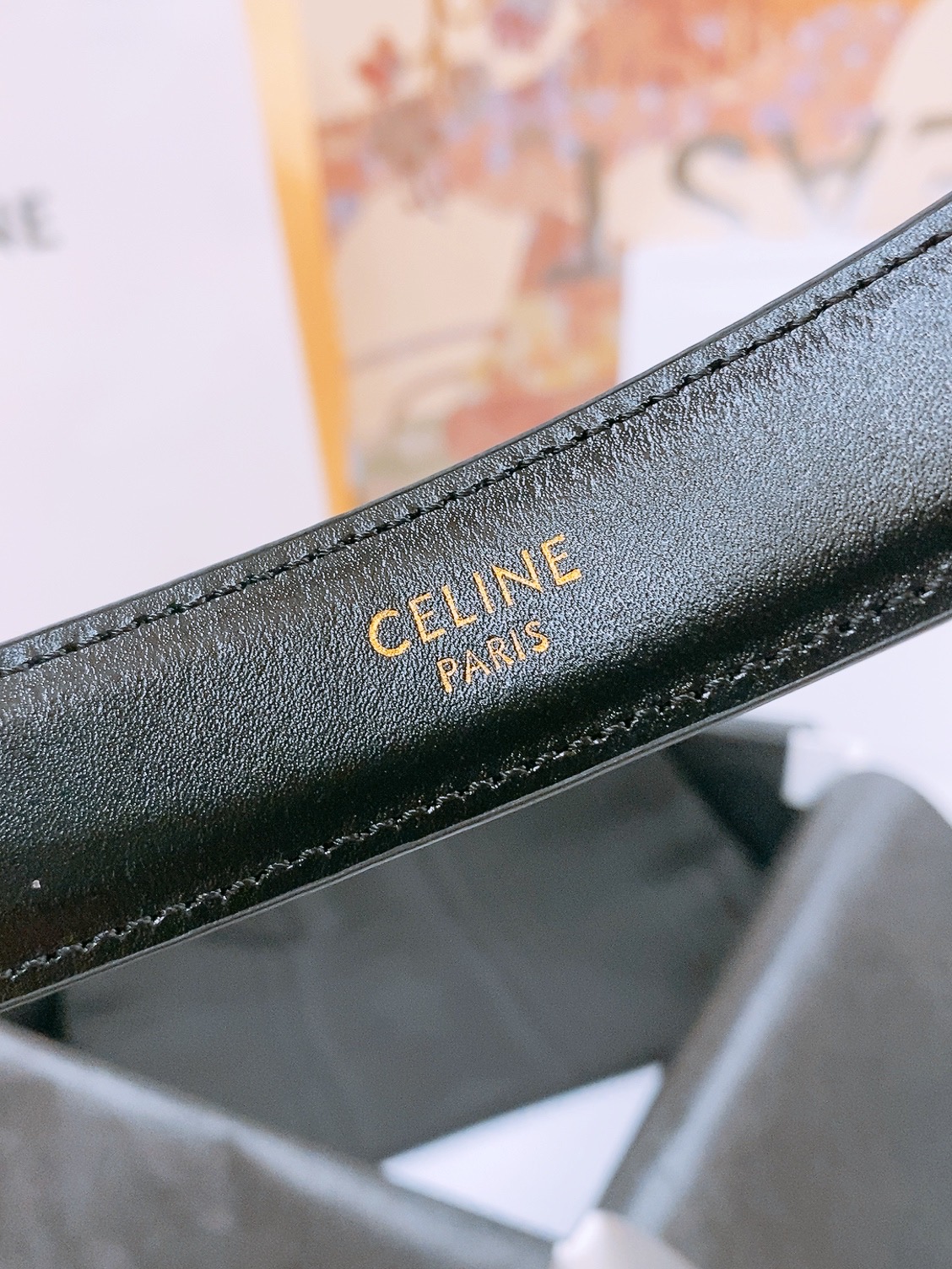 -Celine 凯旋门新款针扣腰带
超简约大气的腰带2.5精品，顶级进口牛皮制作，牛皮搭配牛仔，搭配黄铜