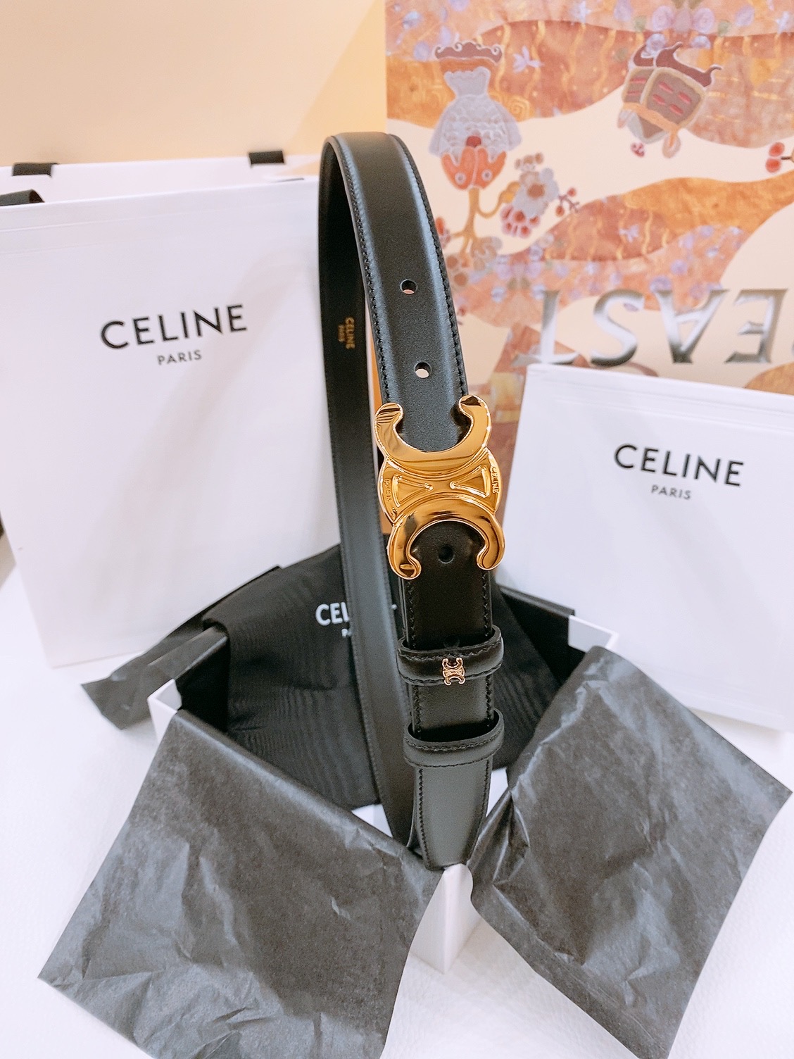 -Celine 凯旋门新款针扣腰带
超简约大气的腰带2.5精品，顶级进口牛皮制作，牛皮搭配牛仔，搭配黄铜
