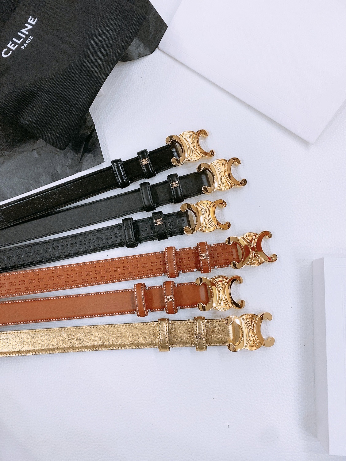 -集合图🤩
Celine 凯旋门新款针扣腰带
超简约大气的腰带2.5精品，顶级进口牛皮制作，牛皮搭配牛仔