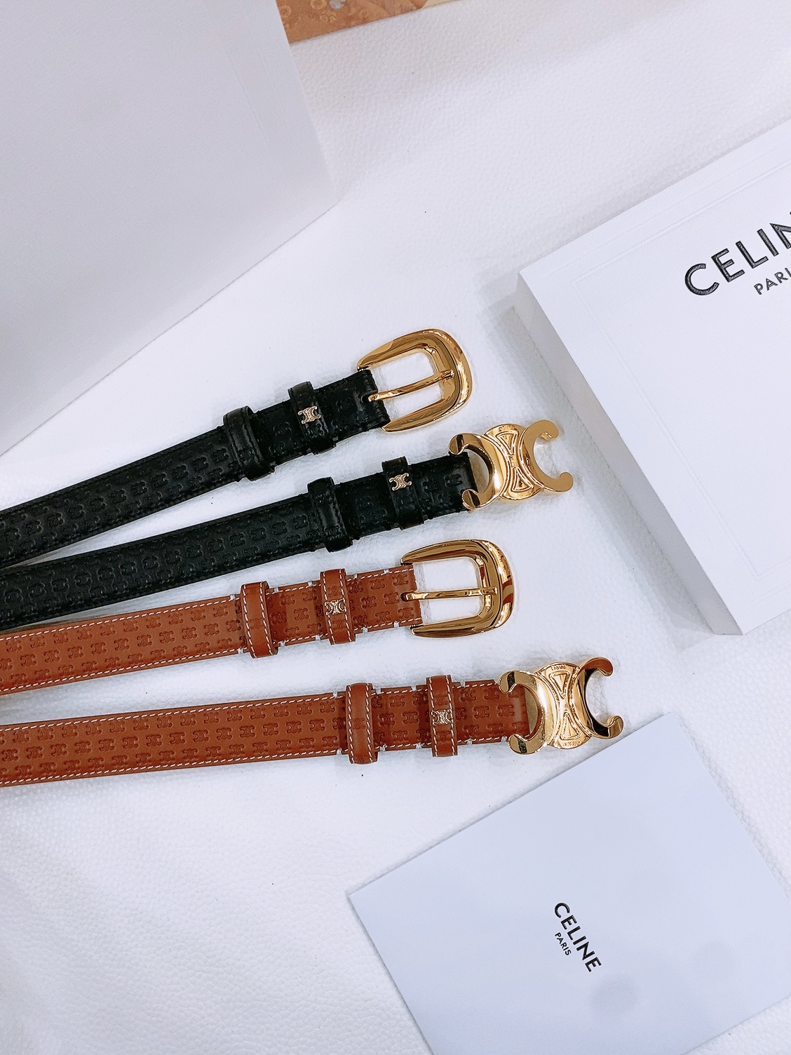 -集合图🤩
Celine 凯旋门新款针扣腰带
超简约大气的腰带2.5精品，顶级进口牛皮制作，牛皮搭配牛仔