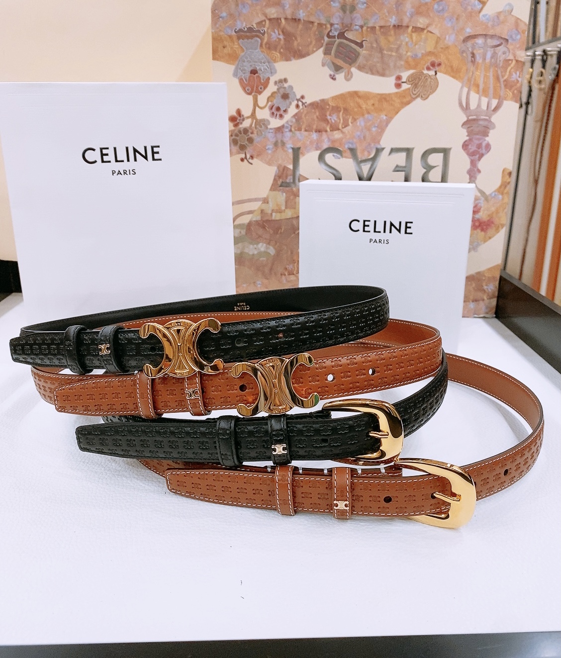 -集合图🤩
Celine 凯旋门新款针扣腰带
超简约大气的腰带2.5精品，顶级进口牛皮制作，牛皮搭配牛仔