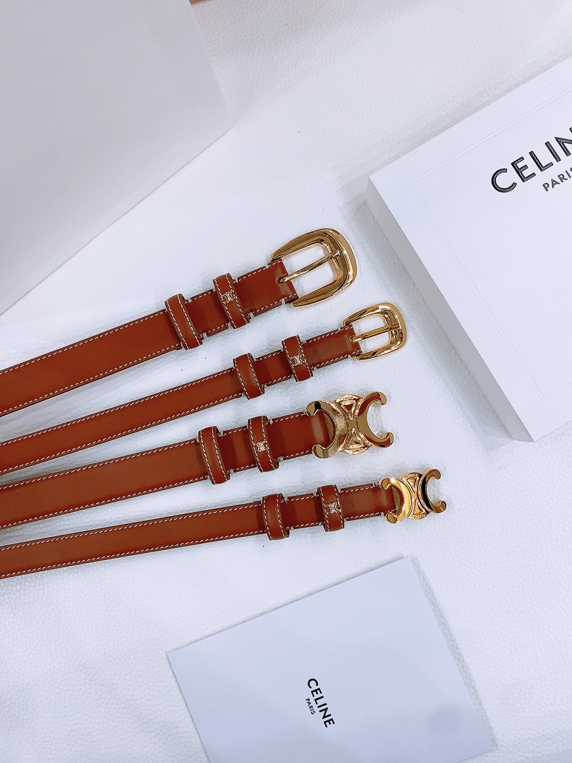 -集合图🤩
Celine 凯旋门新款针扣腰带
超简约大气的腰带2.5精品，顶级进口牛皮制作，牛皮搭配牛仔