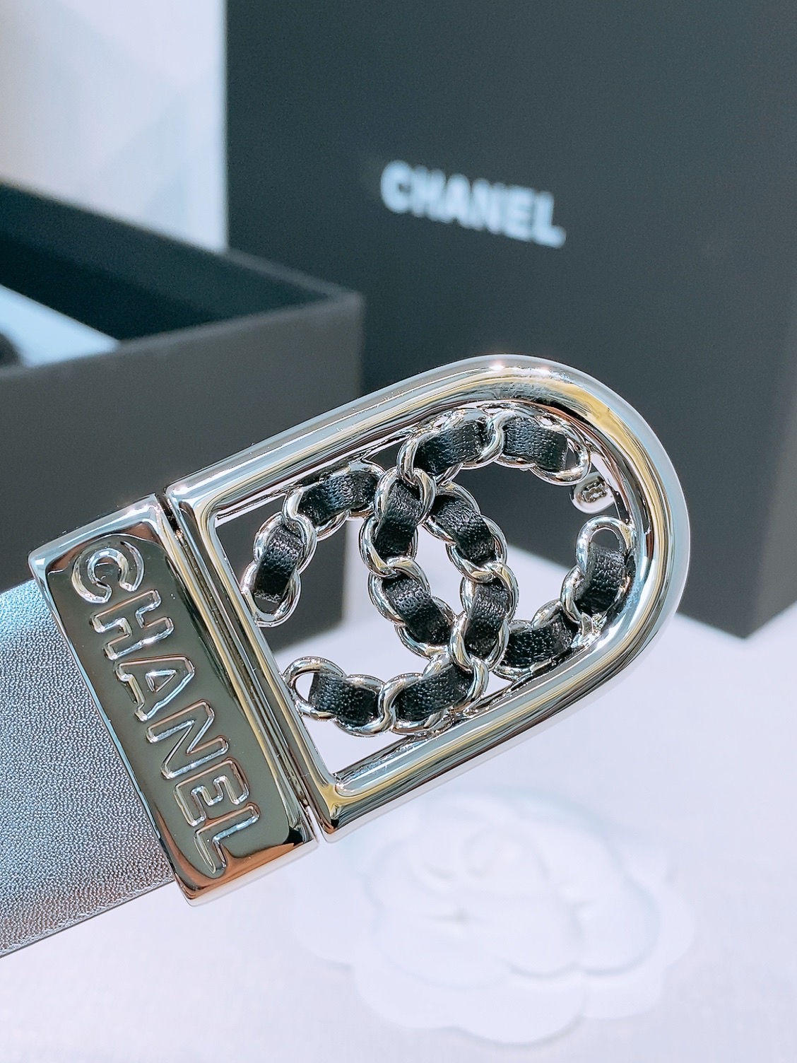 -香家新款腰带 这款采用牛皮革材质 经典的皮穿链双C被金色金属包裹-Chinese UA Cheap High Quatity Brand Clothes Bags handbags Sneakers wholesale wholesaler seller from China Factory suppliers Fashion Clothing Shoes best Quality Beautiful Price -香家新款腰带 这款采用牛皮革材质 经典的皮穿链双C被金色金属包裹