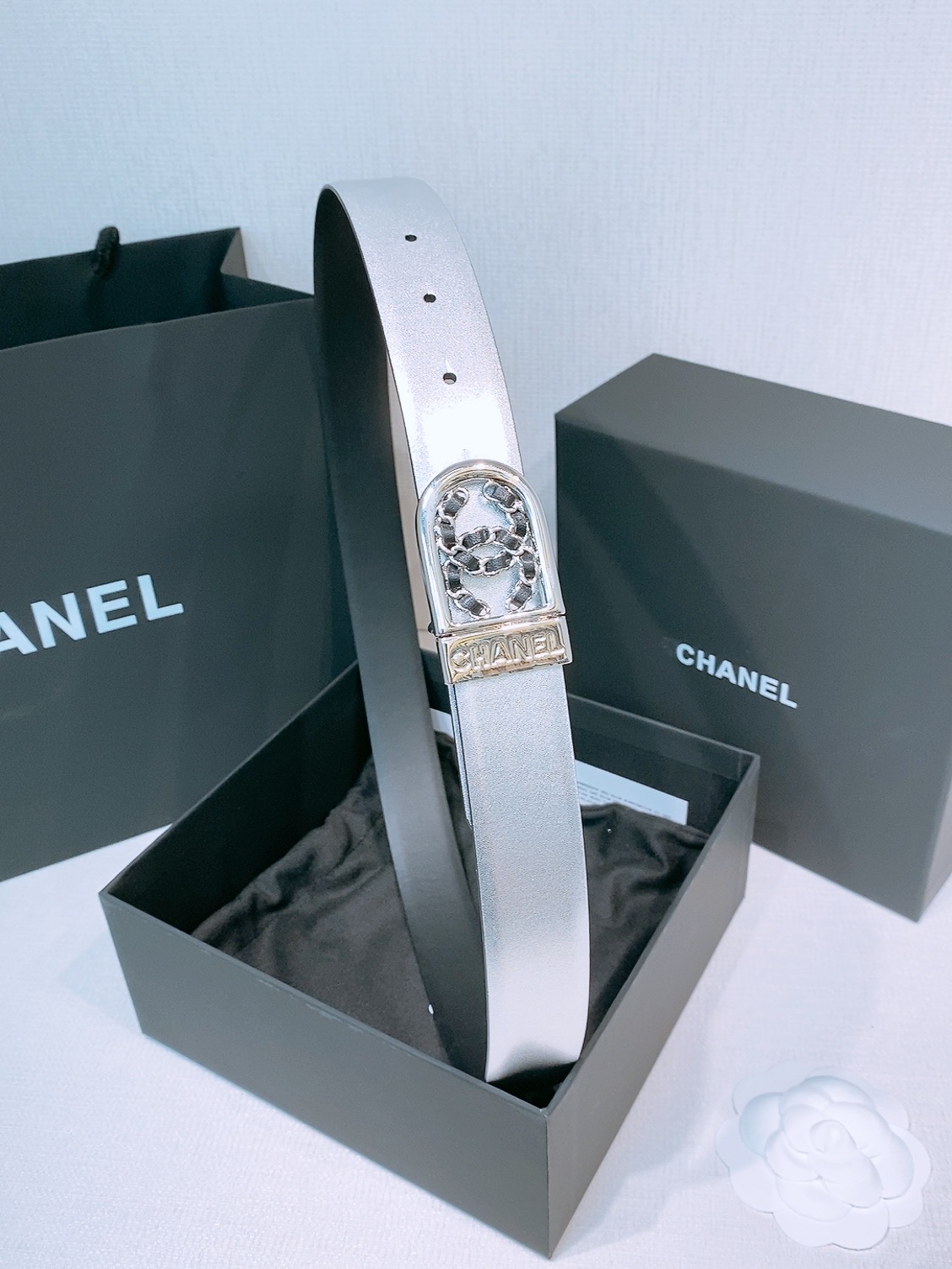 -香家新款腰带 这款采用牛皮革材质 经典的皮穿链双C被金色金属包裹-Chinese UA Cheap High Quatity Brand Clothes Bags handbags Sneakers wholesale wholesaler seller from China Factory suppliers Fashion Clothing Shoes best Quality Beautiful Price -香家新款腰带 这款采用牛皮革材质 经典的皮穿链双C被金色金属包裹