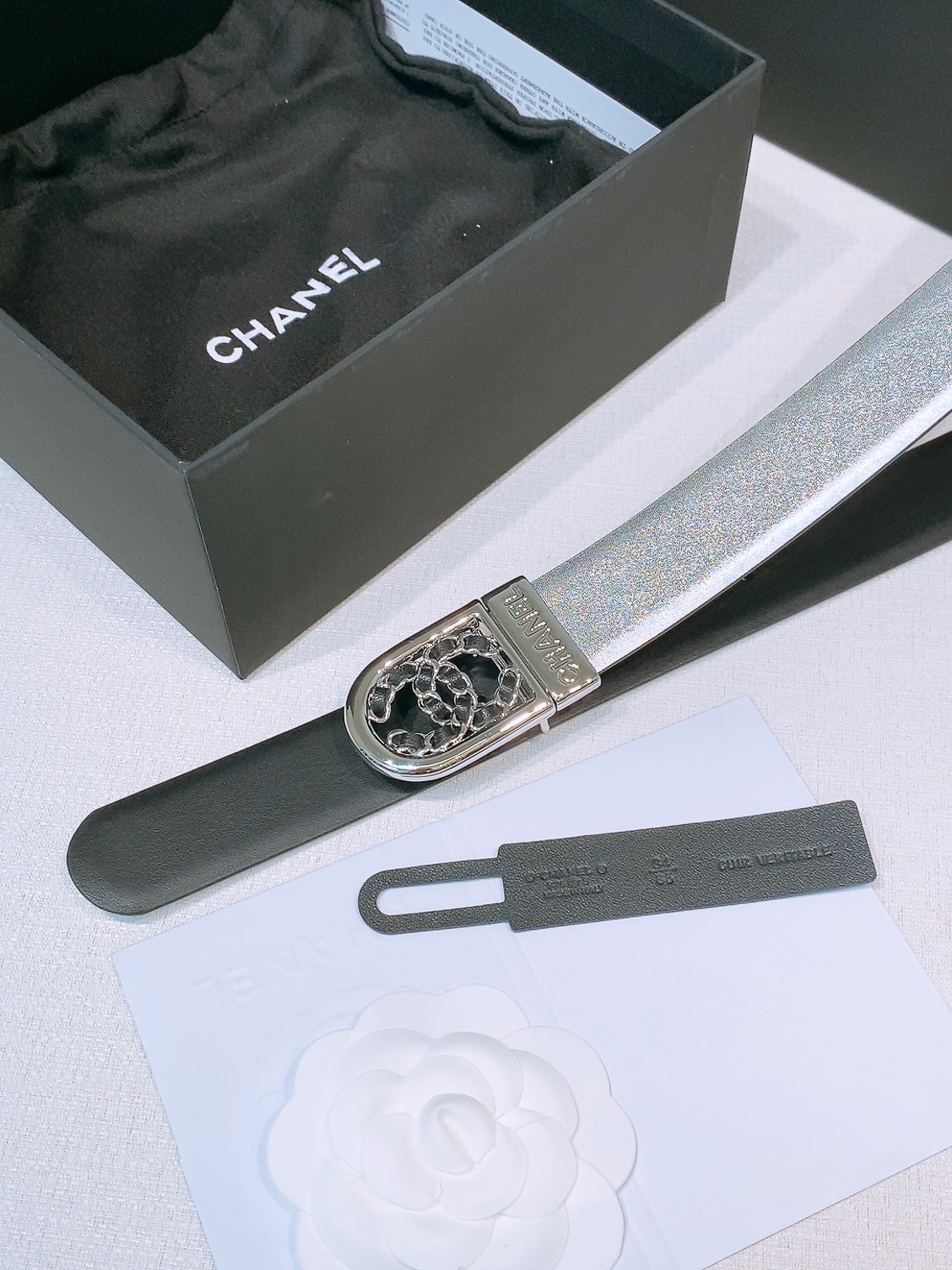 -香家新款腰带 这款采用牛皮革材质 经典的皮穿链双C被金色金属包裹-Chinese UA Cheap High Quatity Brand Clothes Bags handbags Sneakers wholesale wholesaler seller from China Factory suppliers Fashion Clothing Shoes best Quality Beautiful Price -香家新款腰带 这款采用牛皮革材质 经典的皮穿链双C被金色金属包裹