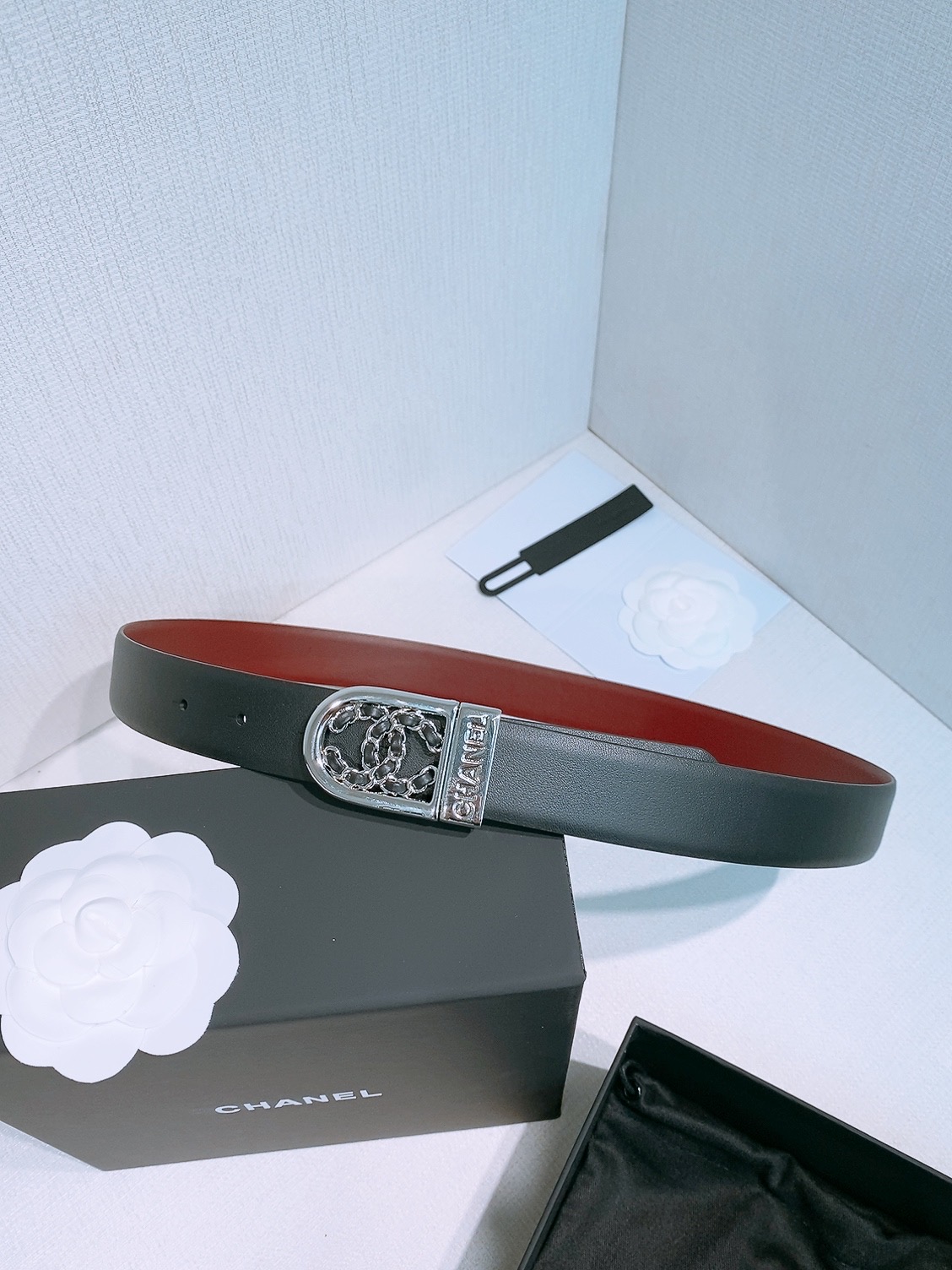 香家新款腰带 这款采用牛皮革材质 经典的皮穿链双C被金色金属包裹-Chinese UA Cheap High Quatity Brand Clothes Bags handbags Sneakers wholesale wholesaler seller from China Factory suppliers Fashion Clothing Shoes best Quality Beautiful Price 香家新款腰带 这款采用牛皮革材质 经典的皮穿链双C被金色金属包裹