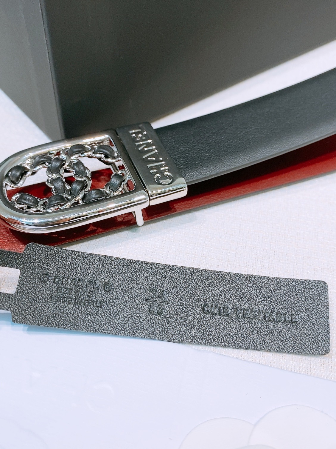 香家新款腰带 这款采用牛皮革材质 经典的皮穿链双C被金色金属包裹-Chinese UA Cheap High Quatity Brand Clothes Bags handbags Sneakers wholesale wholesaler seller from China Factory suppliers Fashion Clothing Shoes best Quality Beautiful Price 香家新款腰带 这款采用牛皮革材质 经典的皮穿链双C被金色金属包裹