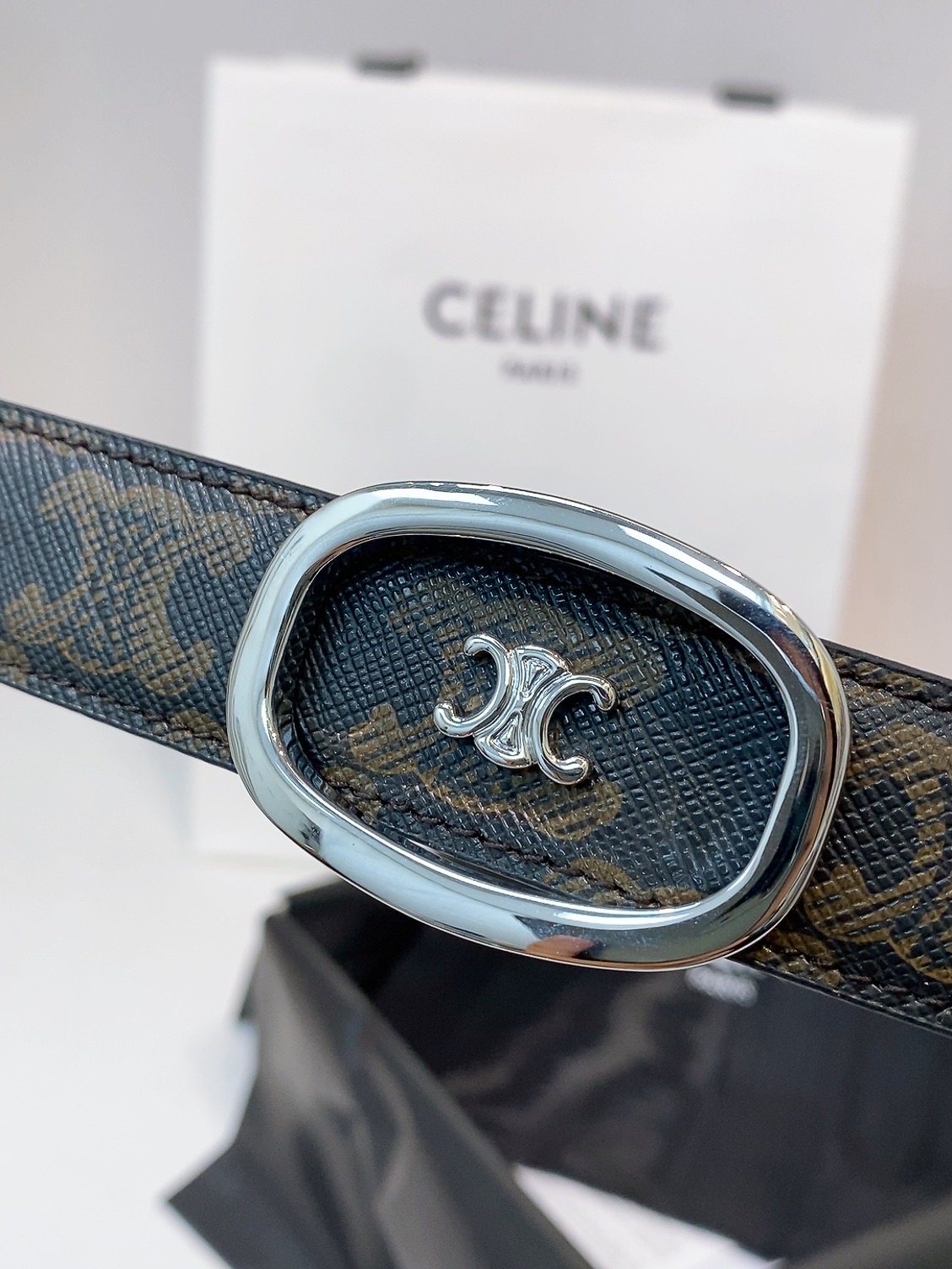 Celine Triomphe Reversible Belt, 25mm - Iconic Style and Versatile Design 4 i1757869843991 5543 0 2