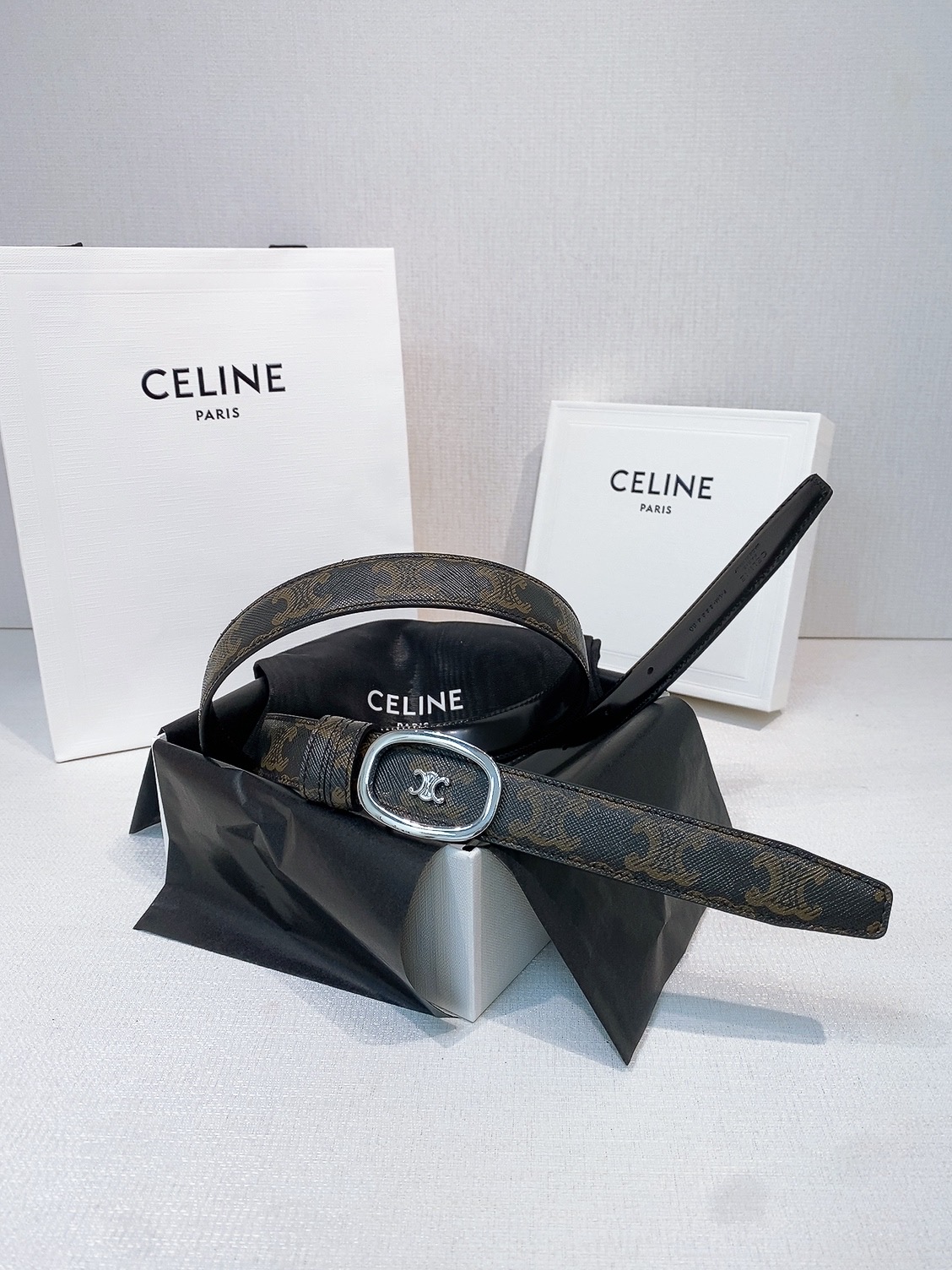 Celine Triomphe Reversible Belt, 25mm - Iconic Style and Versatile Design 3 i1757869843991 8212 0 1