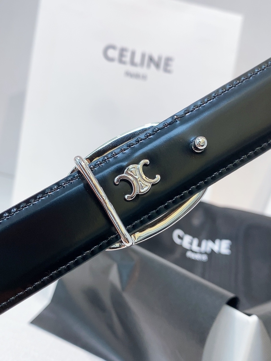 Celine Triomphe Reversible Belt, 25mm - Iconic Style and Versatile Design 6 i1757869843991 8351 0 4