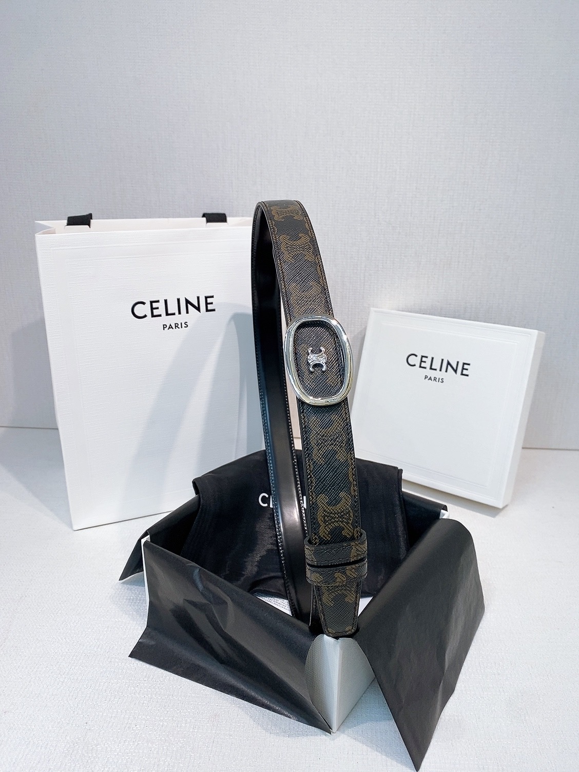Celine Triomphe Reversible Belt, 25mm - Iconic Style and Versatile Design 2 i1757869843991 9307 0 0