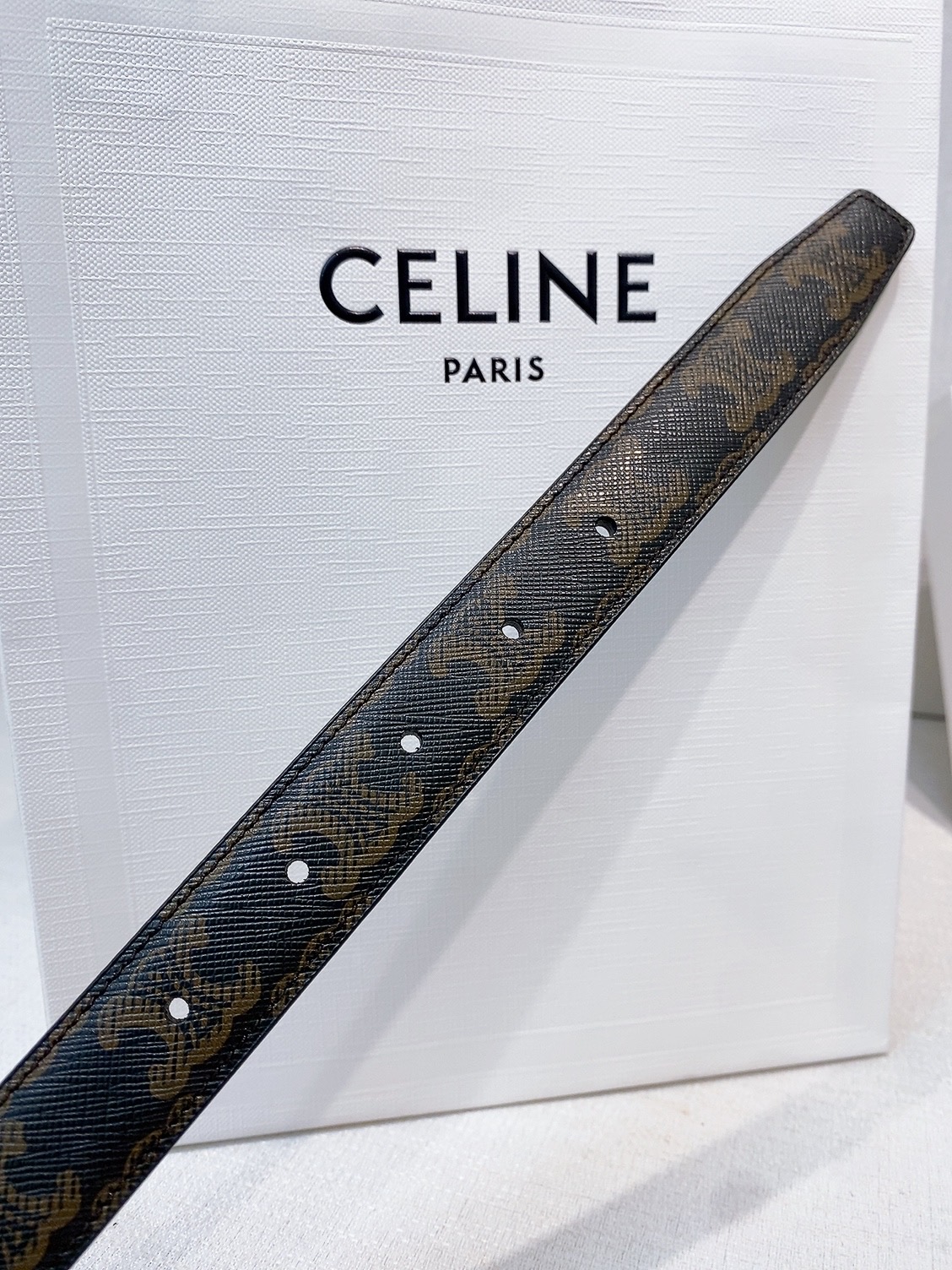 Celine Triomphe Reversible Belt, 25mm - Iconic Style and Versatile Design 7 i1757869846705 137 0 5