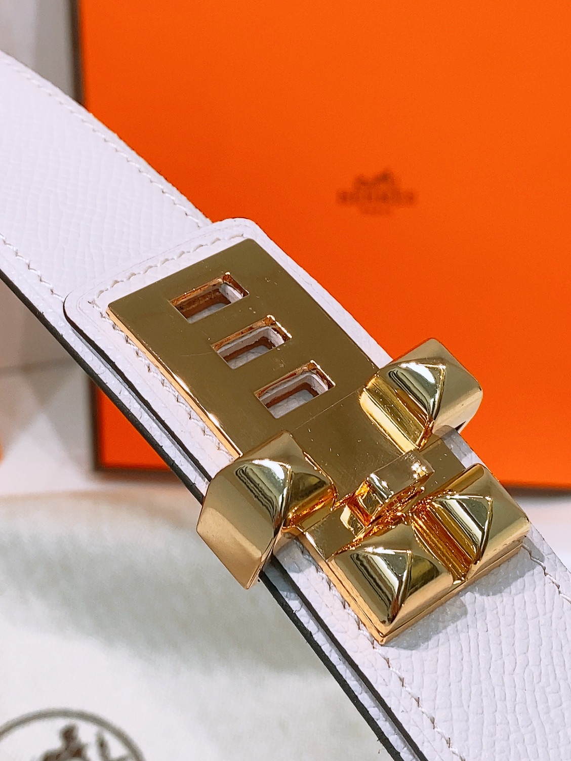 Hermès Collier de Chien White Epsom Leather Belt with Gold Hardware, 32 mm 4 i1758042801424 498 0 3