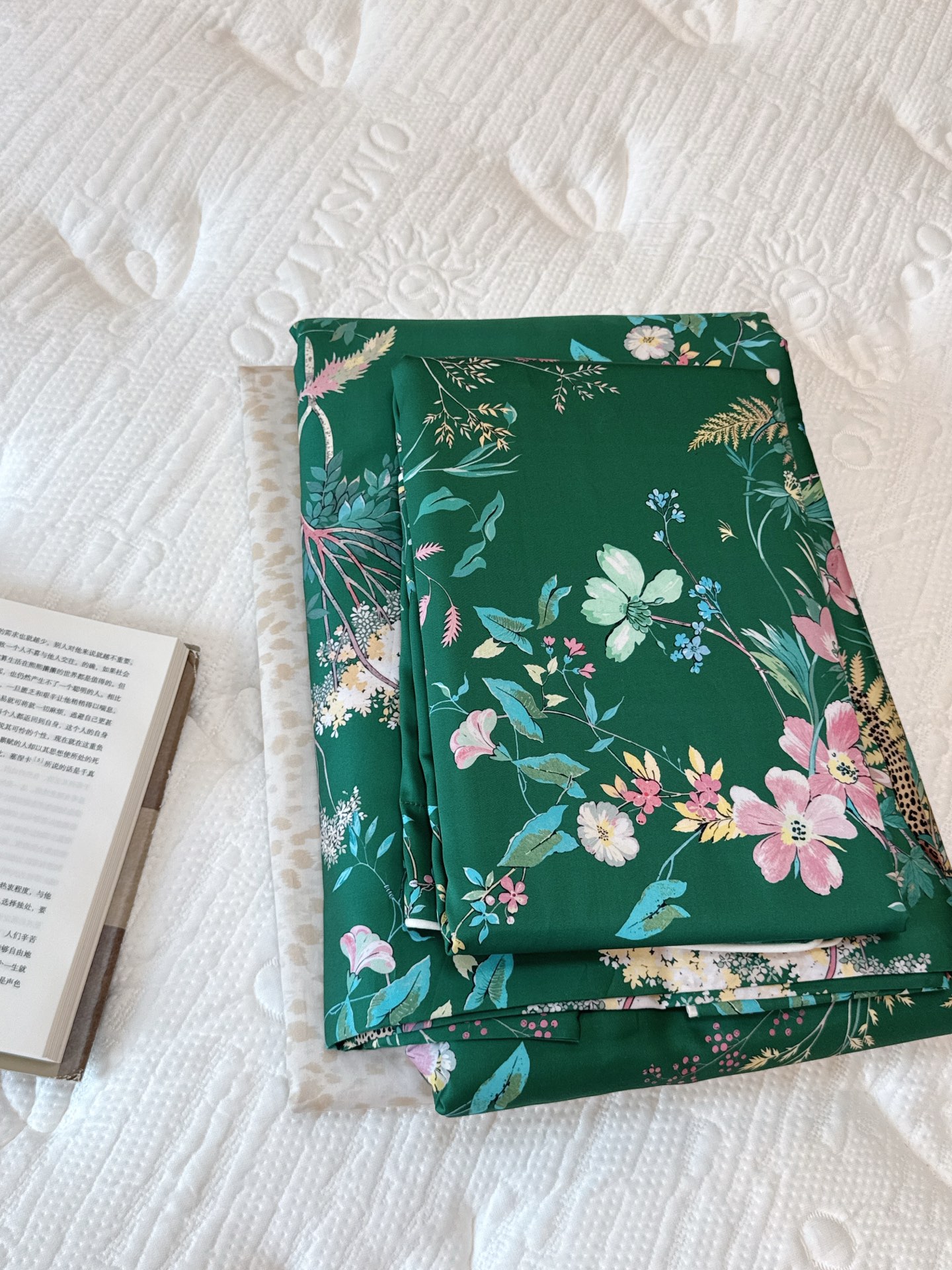 The latest vintage green printed four piece set from Yves Delorme2026 is 7