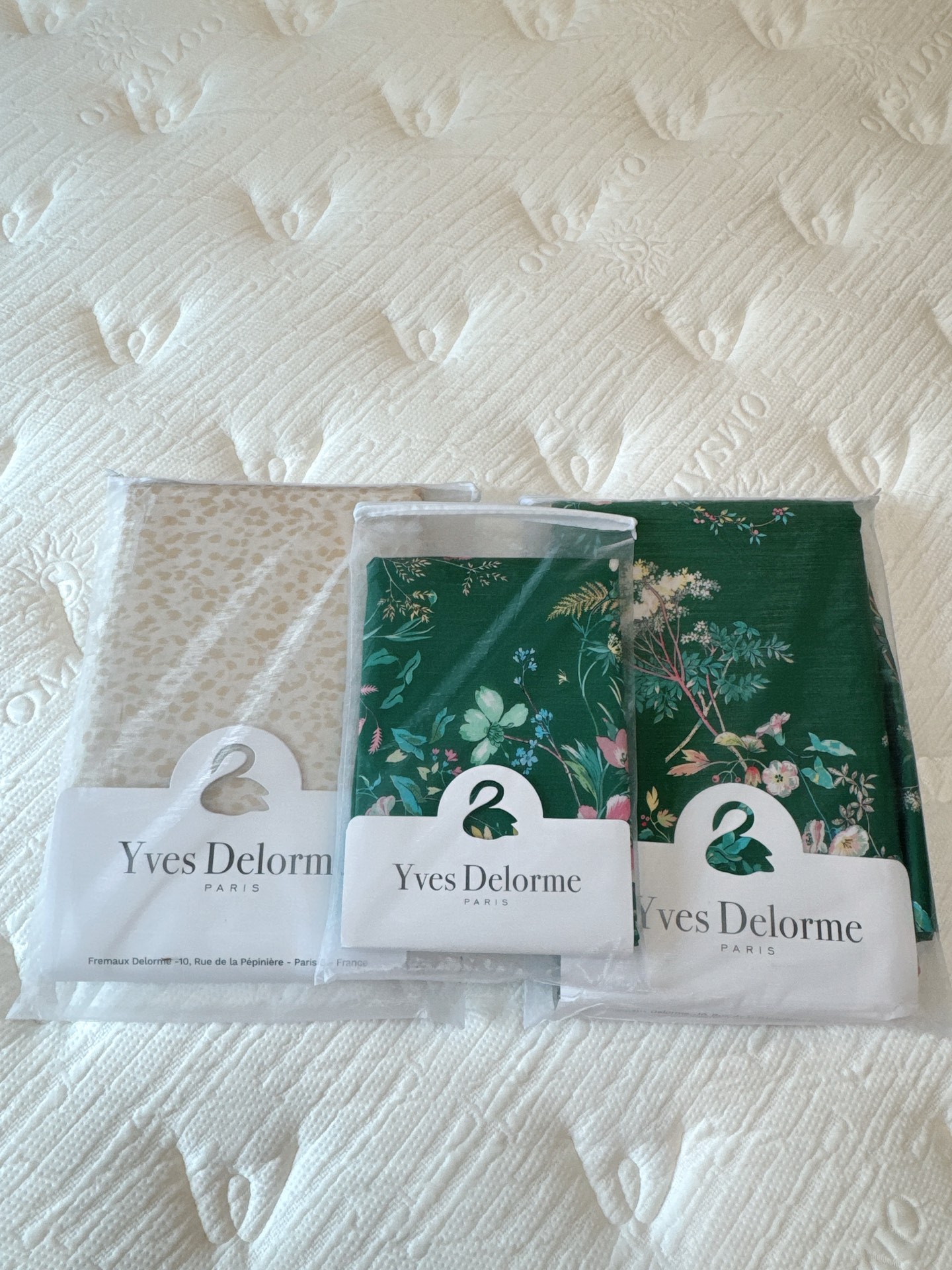 The latest vintage green printed four piece set from Yves Delorme2026 is 5