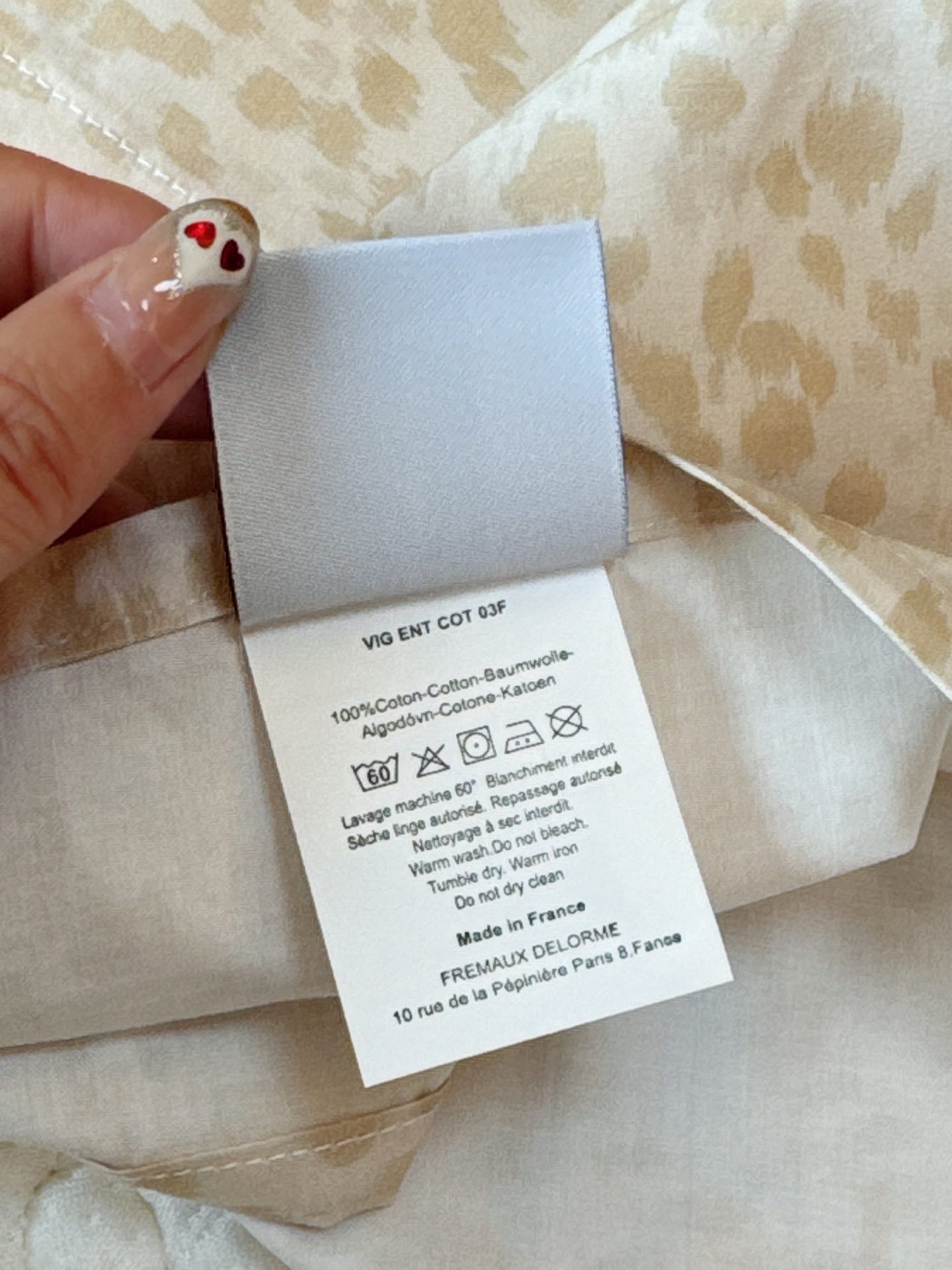 one ⃣ The bed sheets are simply photographed, and the beige leopard 6