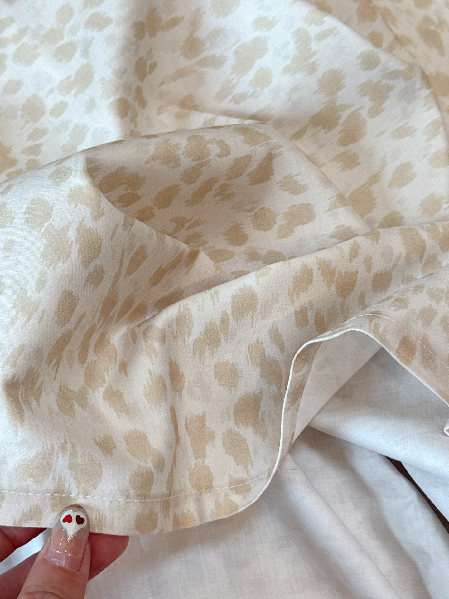 one ⃣ The bed sheets are simply photographed, and the beige leopard 8