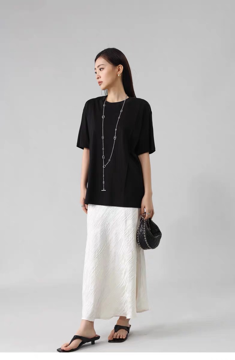 High-end Female Clothes: Half-Skirt Style in Black & White, Various Sizes - 图片 2