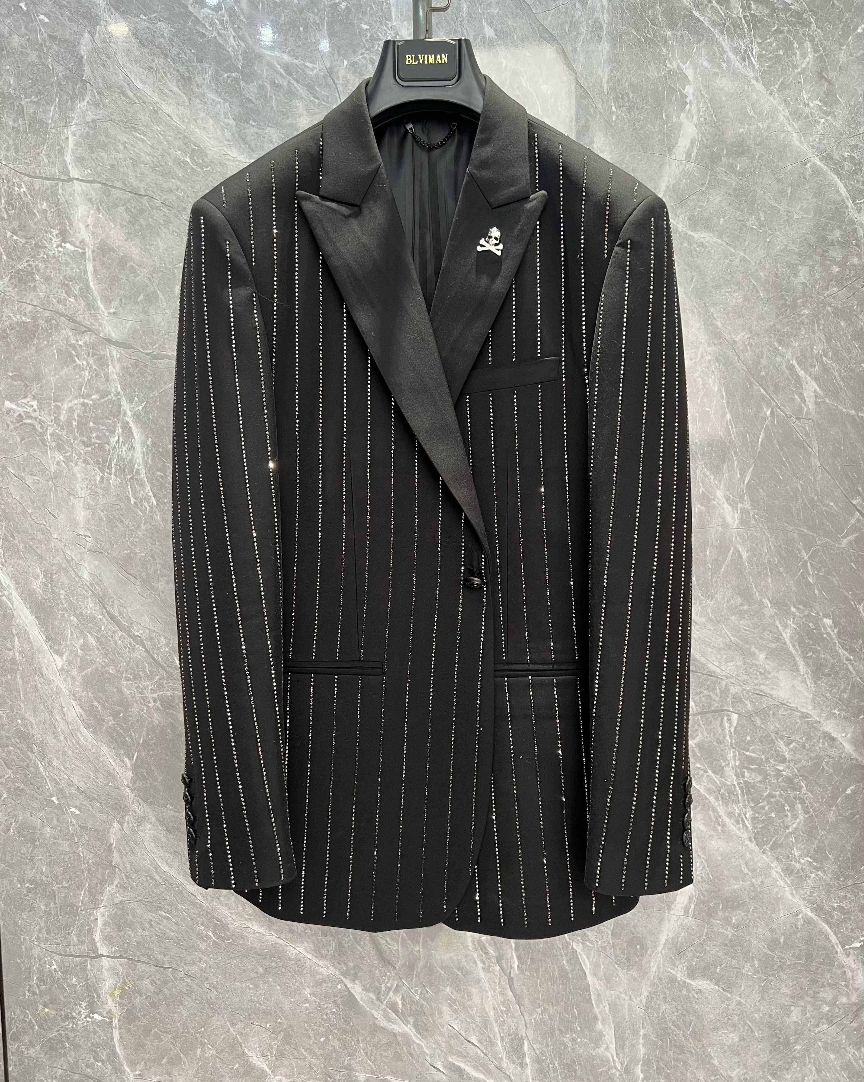 NO:776488,New catwalk model for autumn and winter PP heavy-duty black suit jacket with diamonds (skull brooch is removable) code number: 50 52 54 56 58, men's clothing, jackets & coats, business suit, brooch, breastpin,19860909秋冬上新走秀款 PP重工满钻黑色西装外套 (骷髅头胸针可拆卸) 码数: 50 52 54 56 58,男装,jackets & coats,business suit,brooch，breastpin,,Women's clothing
