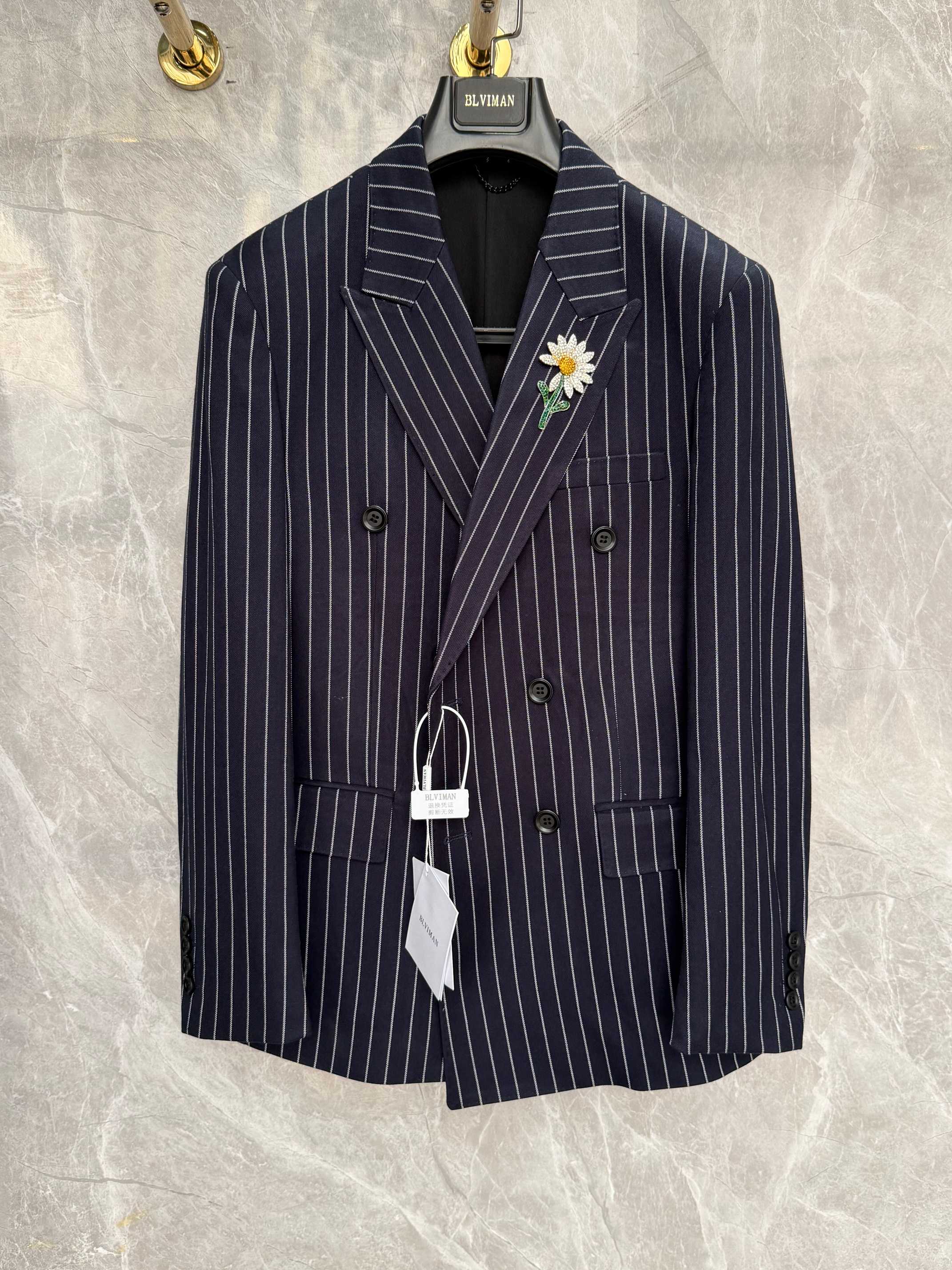 NO:720192,The highest version on the market, the girl will inspect the goods, trim the three marks on the threads, and ship the goods. You can send pictures and take videos. If you want quality or service, add me on WeChat. We will not accept urgent orders. 2026 new men's suit blue (brooch is removable) code number: 52 54 56 58, men's clothing, brooch, breastpin,19860909市面最高版本小妹验货、修剪线头上三标、发货可发图及拍视频,要品质要服务的加我微信,不接急单. 2026新款男士套装蓝色 (胸针可拆卸) 码数: 52 54 56 58,男装,brooch，breastpin,,Women's clothing