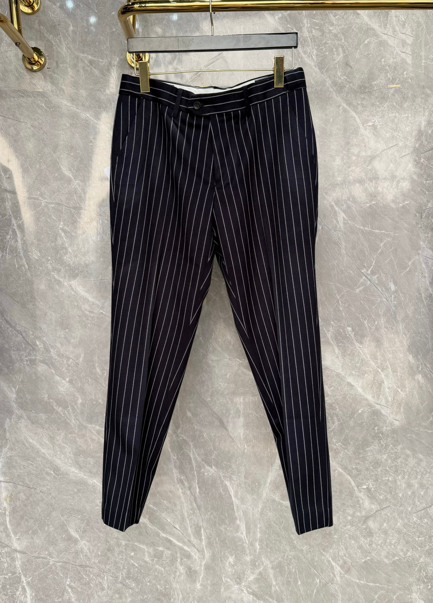 NO:720194,The highest version on the market. The girl inspects the goods, trims the three marks on the threads, and delivers the goods. You can send pictures and take videos. If you want quality or service, please add me on WeChat. We will not accept urgent orders. 2026 new blue striped trousers code number: 31 32 33 34 36 38, men's clothing,19860909市面最高版本小妹验货、修剪线头上三标、发货可发图及拍视频,要品质要服务的加我微信,不接急单. 2026新款蓝色条纹西裤 码数: 31 32 33 34 36 38,男装,,Women's clothing