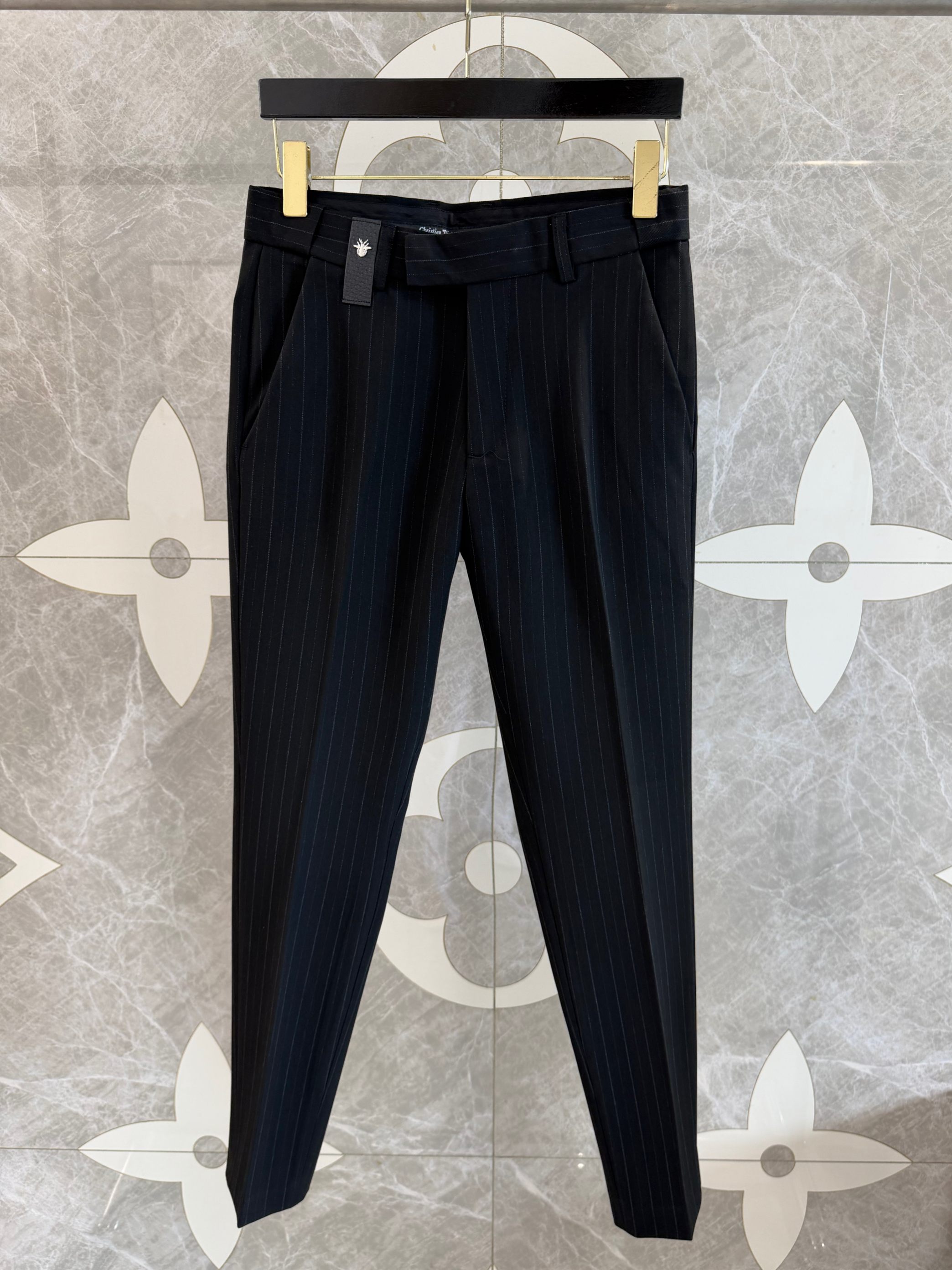 NO:829454,CD26 new little bee classic black striped trousers code number: 29 30 31 32 33 34 36 38 2602*, Dior-clothing, dior,19860909CD26新款小蜜蜂经典黑色条纹西裤 码数:29 30 31 32 33 34 36 38  2602*,迪奥-服装,dior,,Women's clothing