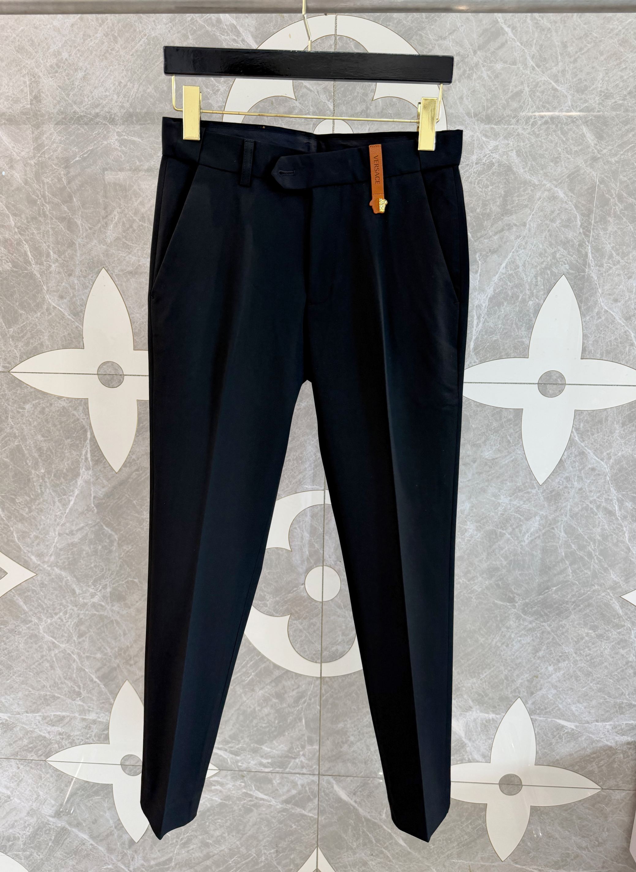 NO:829437,Vase26 new men's trousers code number: 29 30 31 32 33 34 36 38 2606*, Versace-clothing,versace,19860909Vase26新款男士西裤 码数:29 30 31 32 33 34 36 38 2606*,范思哲-服装,versace,,Women's clothing