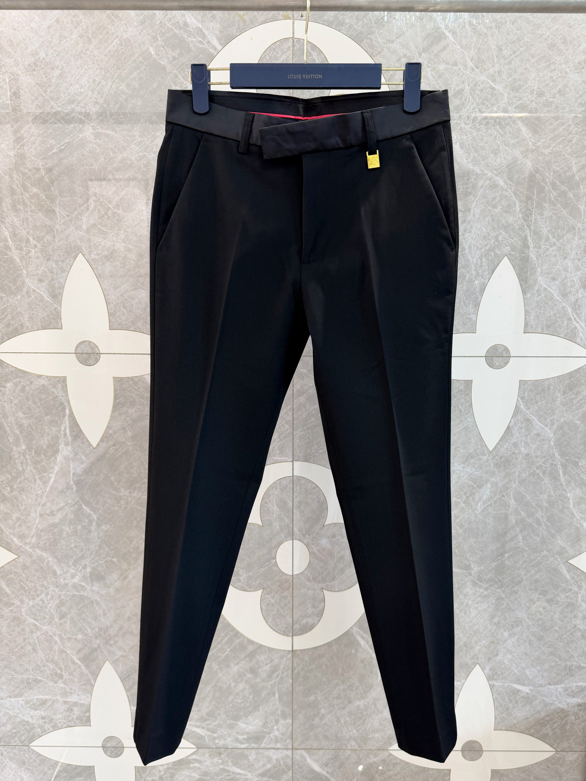 NO:829414,26 early autumn L donkey new black spliced ​​silk segmented trousers code number: 29 30 31 32 33 34 36 38 2607*, Louis Vuitton-clothing, louis vuitton, louis vuitton, real silk,1986090926早秋L驴新款黑色拼接真丝段面西裤 码数:29 30 31 32 33 34 36 38 2607*,路易威登-服装,louis vuitton,louis vuitton,real silk,,Women's clothing