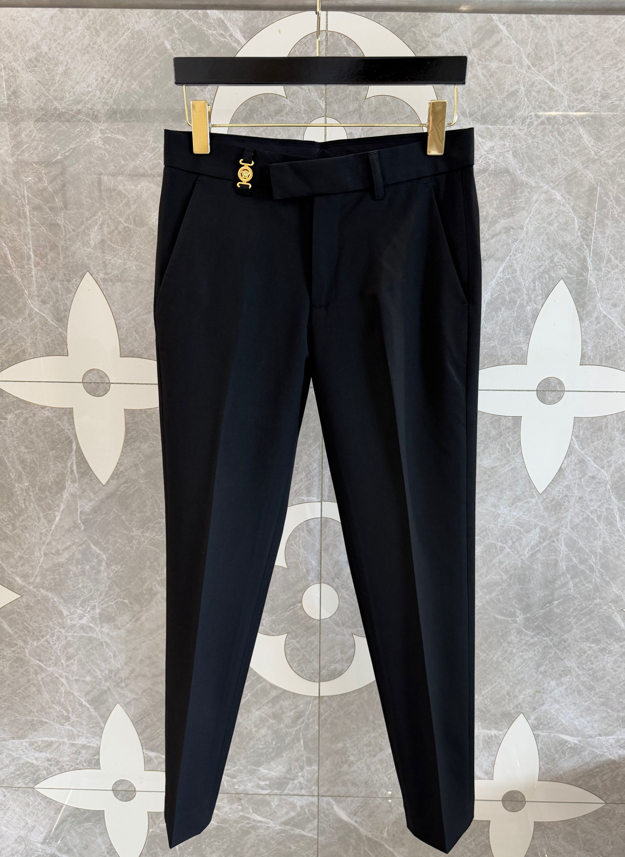 NO:829407,26 new Vers catwalk black and gold series trousers code number: 29 30 31 32 33 34 36 38 2608*, Versace-clothing,versace,versace,1986090926新款Vers走秀黑金系列西裤 码数:29 30 31 32 33 34 36 38 2608*,范思哲-服装,versace,versace,,Women's clothing