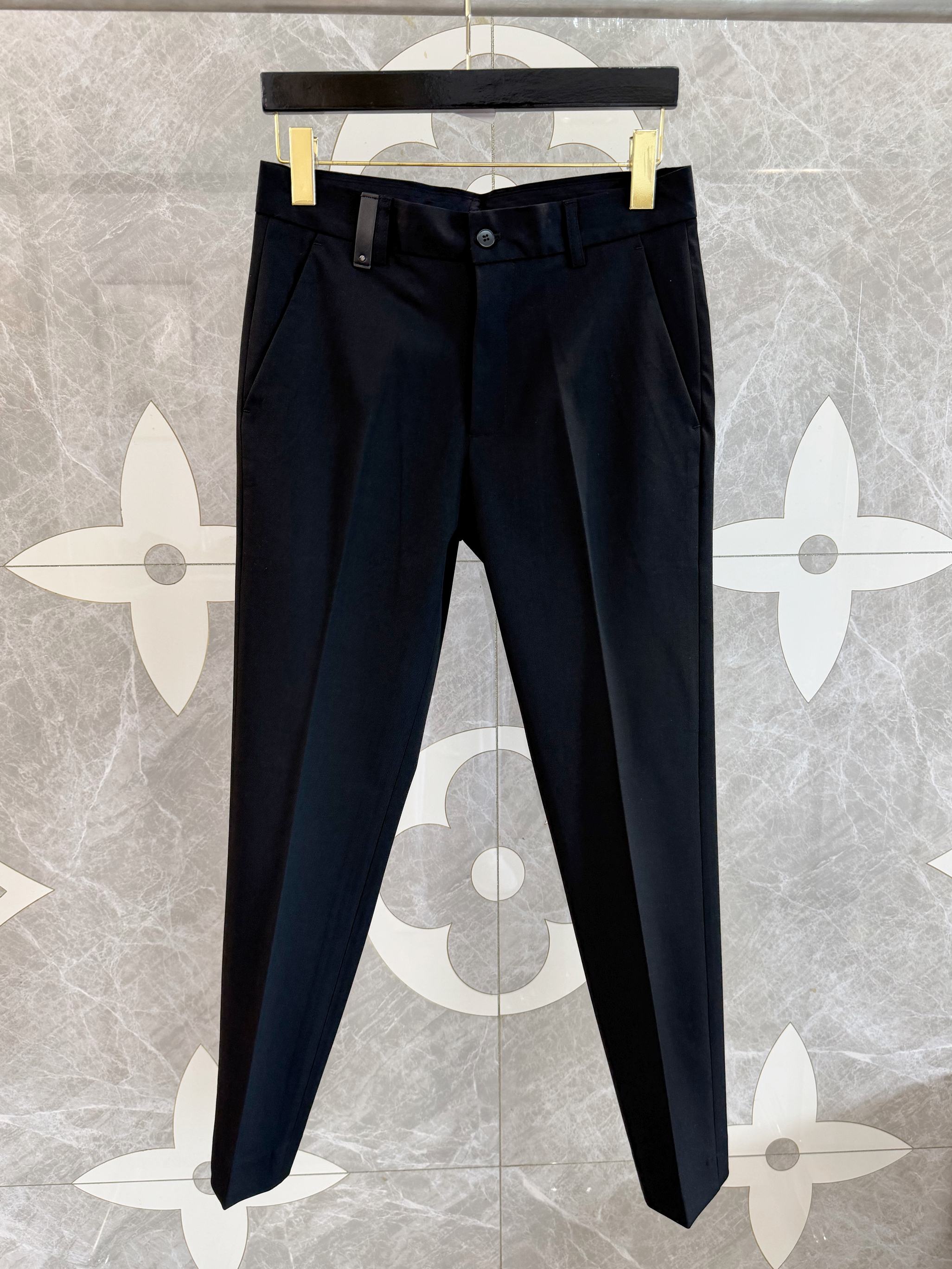 NO:829398,26 new GV* black three-dimensional tailoring trousers code number: 29 30 31 32 33 34 36 38 2609*, Givenchy-clothing, givenchy,1986090926新款GV*黑色立体剪裁西裤 码数:29 30 31 32 33 34 36 38 2609*,纪梵希-服装,givenchy,,Women's clothing