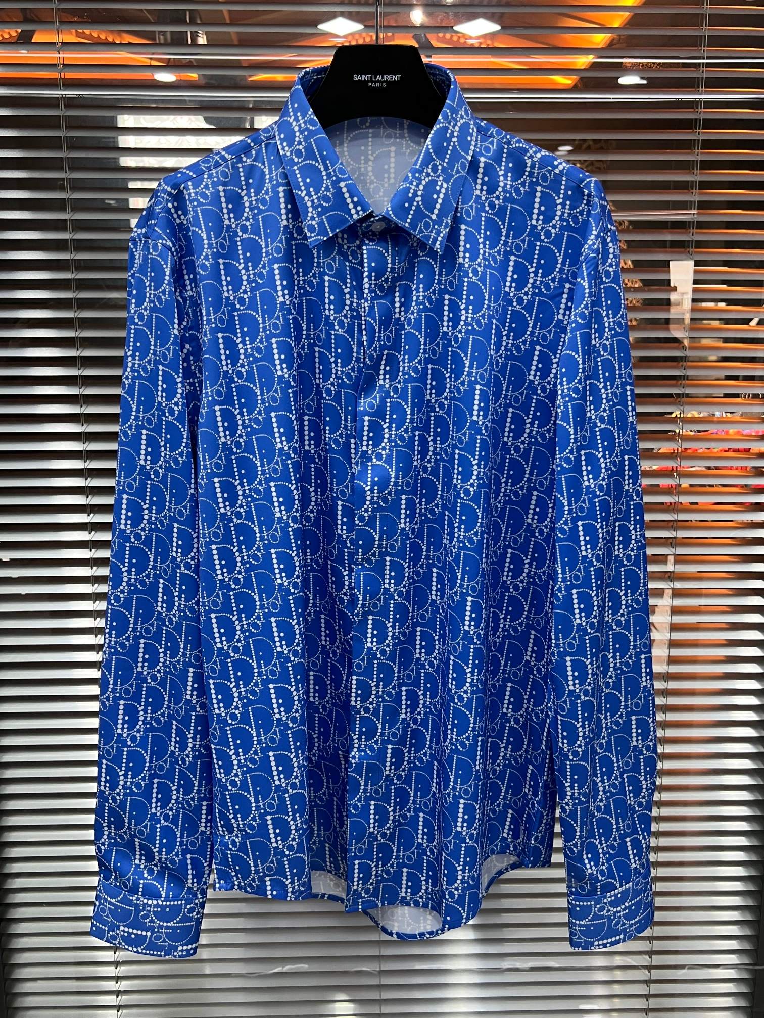 NO:853986,CD26 new full-print classic blue shirt, a must-have for men. Size: 38 39 40 41 42, Dior-clothing, dior, shirts,19860909CD26新款满印经典蓝色衬衫 男士必备款 码数:38 39 40 41 42,迪奥-服装,dior,shirts,,Women's clothing