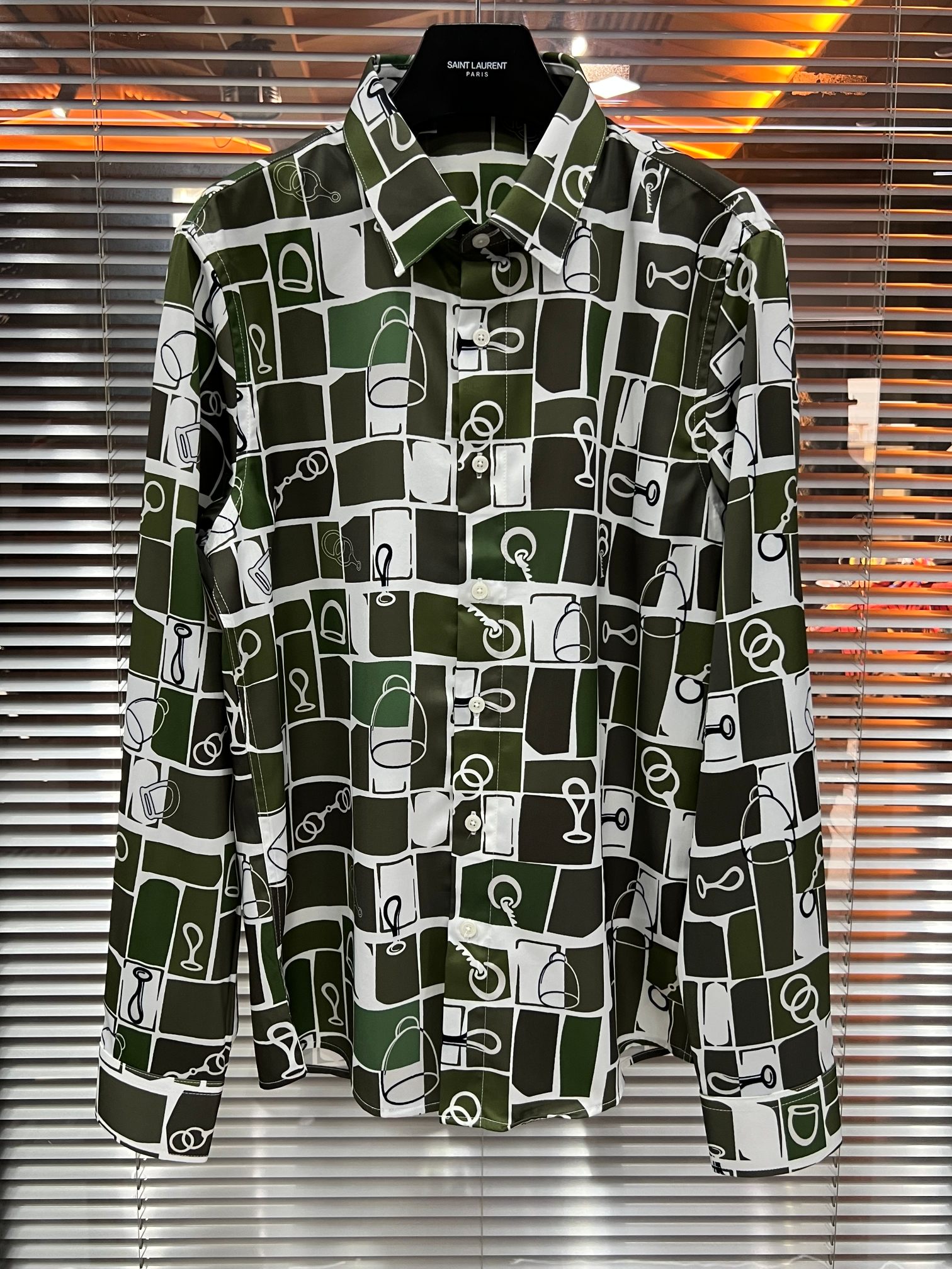 NO:853997,HM*26 new show style early autumn long-sleeved shirt code number: 38 39 40 41 42, Hermès-clothing, hermes, shirts,19860909HM*26新款秀款早秋长袖衬衫 码数:38 39 40 41 42,爱马仕-服装,hermes,shirts,,Women's clothing