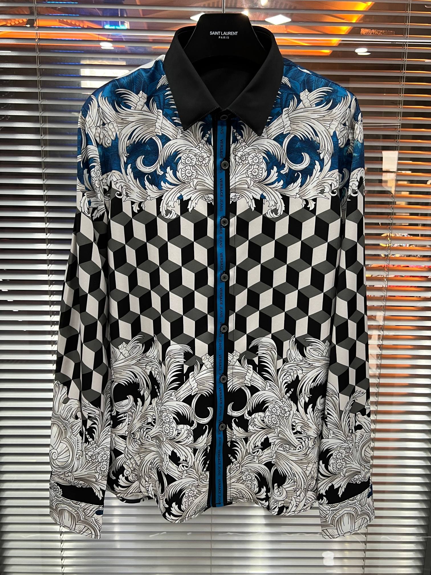 NO:856380,vs26 new printed three-dimensional plaid show shirt code number: 38 39 40 41 42 43, Versace-clothing,versace,shirts,19860909vs26新款印花立体格子秀款衬衫 码数:38 39 40 41 42 43,范思哲-服装,versace,shirts,,Women's clothing