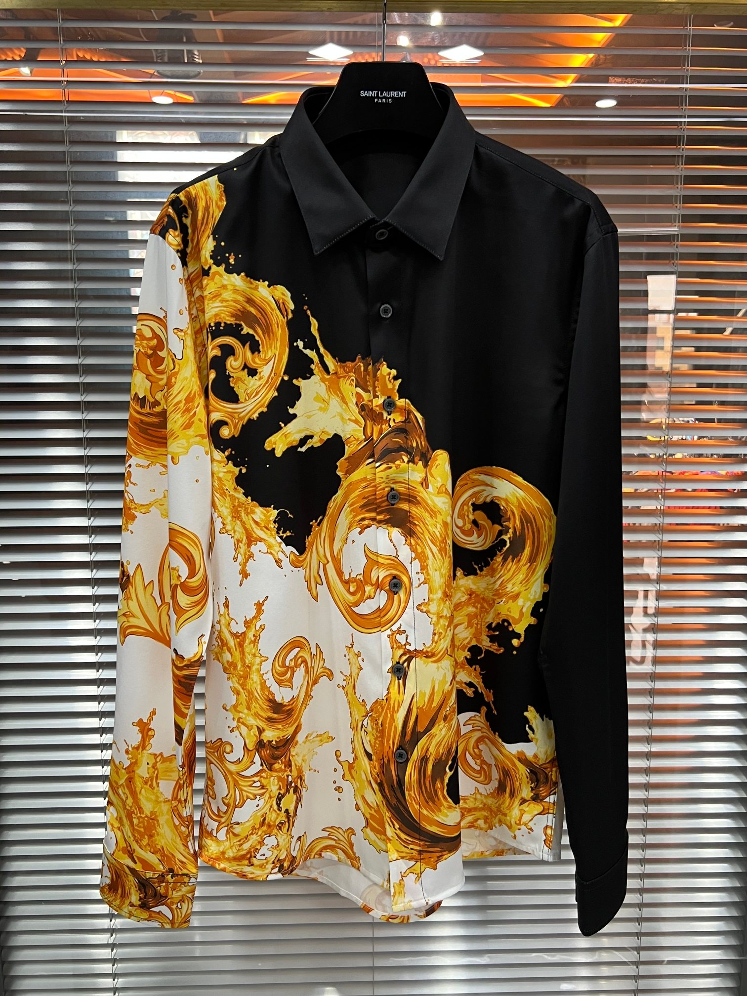 NO:856399,New Vers black and gold color-blocked long-sleeved floral shirt. Size: 38 39 40 41 42 43, Versace-clothing,versace,versace,shirts,19860909新款Vers黑金拼色长袖花衬衫 码数:38 39 40 41 42 43,范思哲-服装,versace,versace,shirts,,Women's clothing