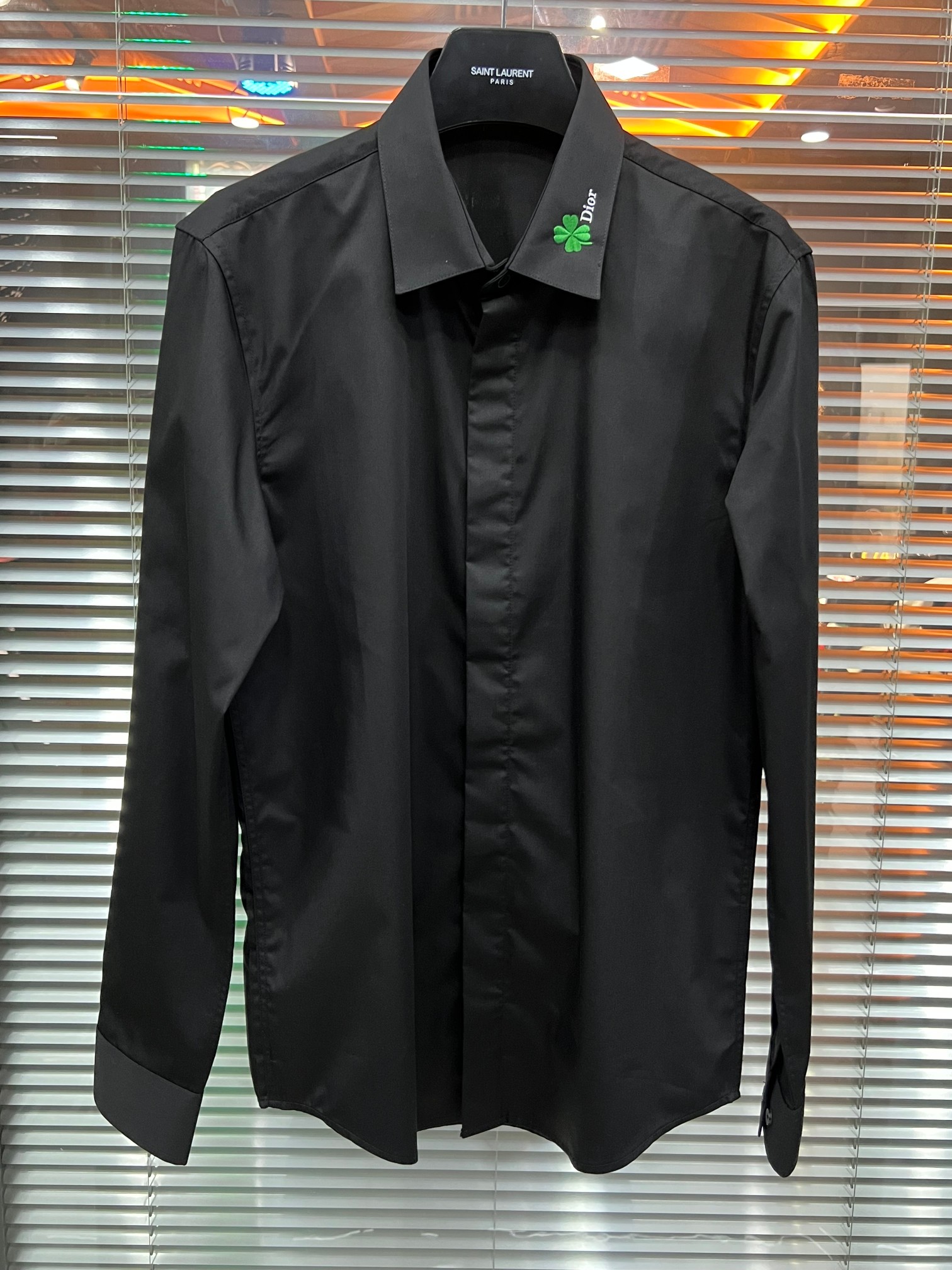 NO:898981,26 new style C*D four-leaf clover embroidered letters long-sleeved black shirt code number: 38 39 40 41 42, Dior-clothing, dior, shirts,1986090926新款C*D四叶草刺绣字母长袖黑色衬衫 码数:38 39 40 41 42,迪奥-服装,dior,shirts,,Women's clothing