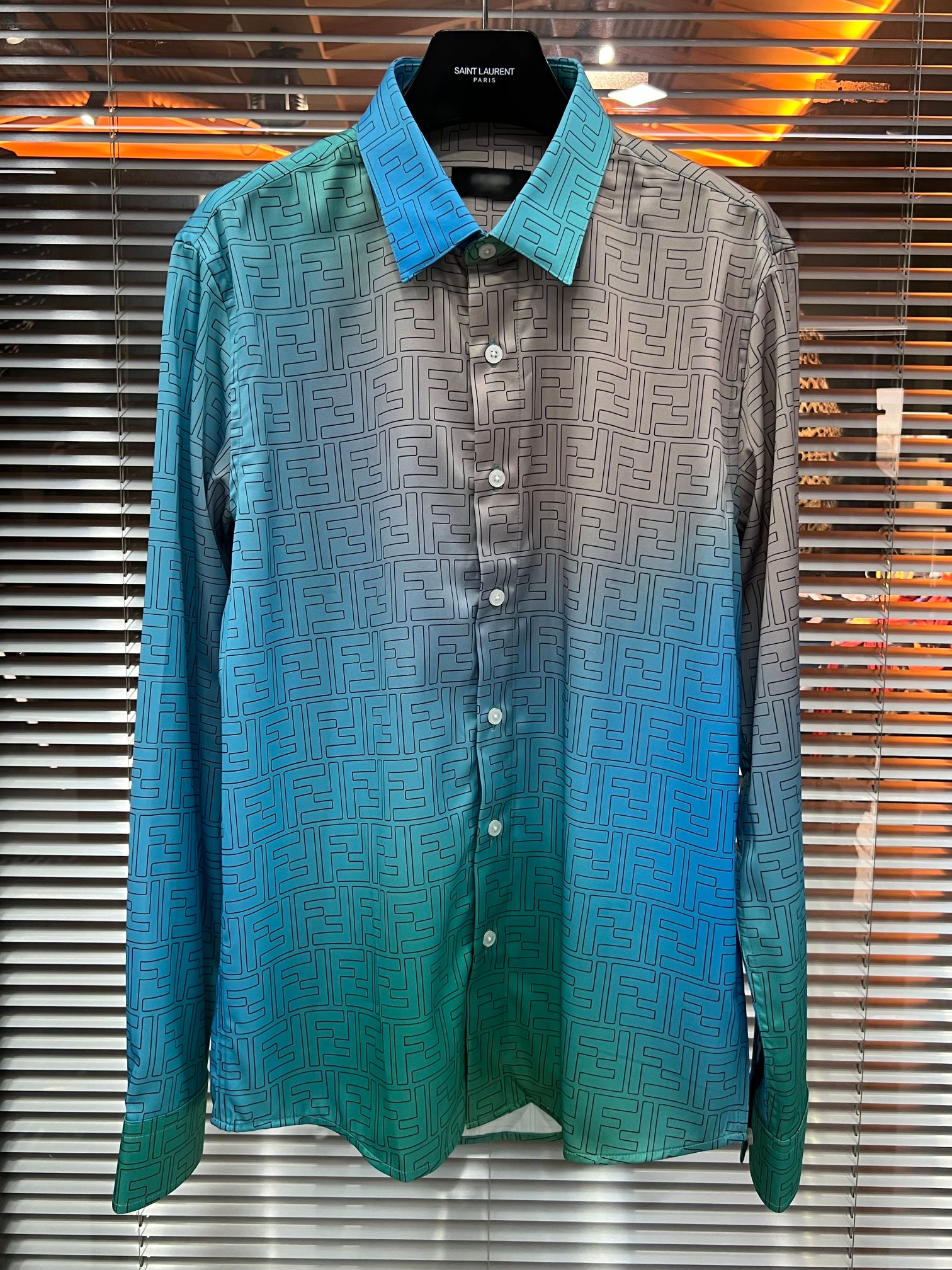 NO:898977,26 new F* gradient tone full-print letters long-sleeved shirt code number: 38 39 40 41 42, Fendi-clothing, fendi, shirts,1986090926新款F*渐变色调满印字母长袖衬衫 码数:38 39 40 41 42,芬迪-服装,fendi,shirts,,Women's clothing