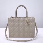 Dior Handbags Tote Bags Cheap High Quality Replica
 Cowhide Fall/Winter Collection