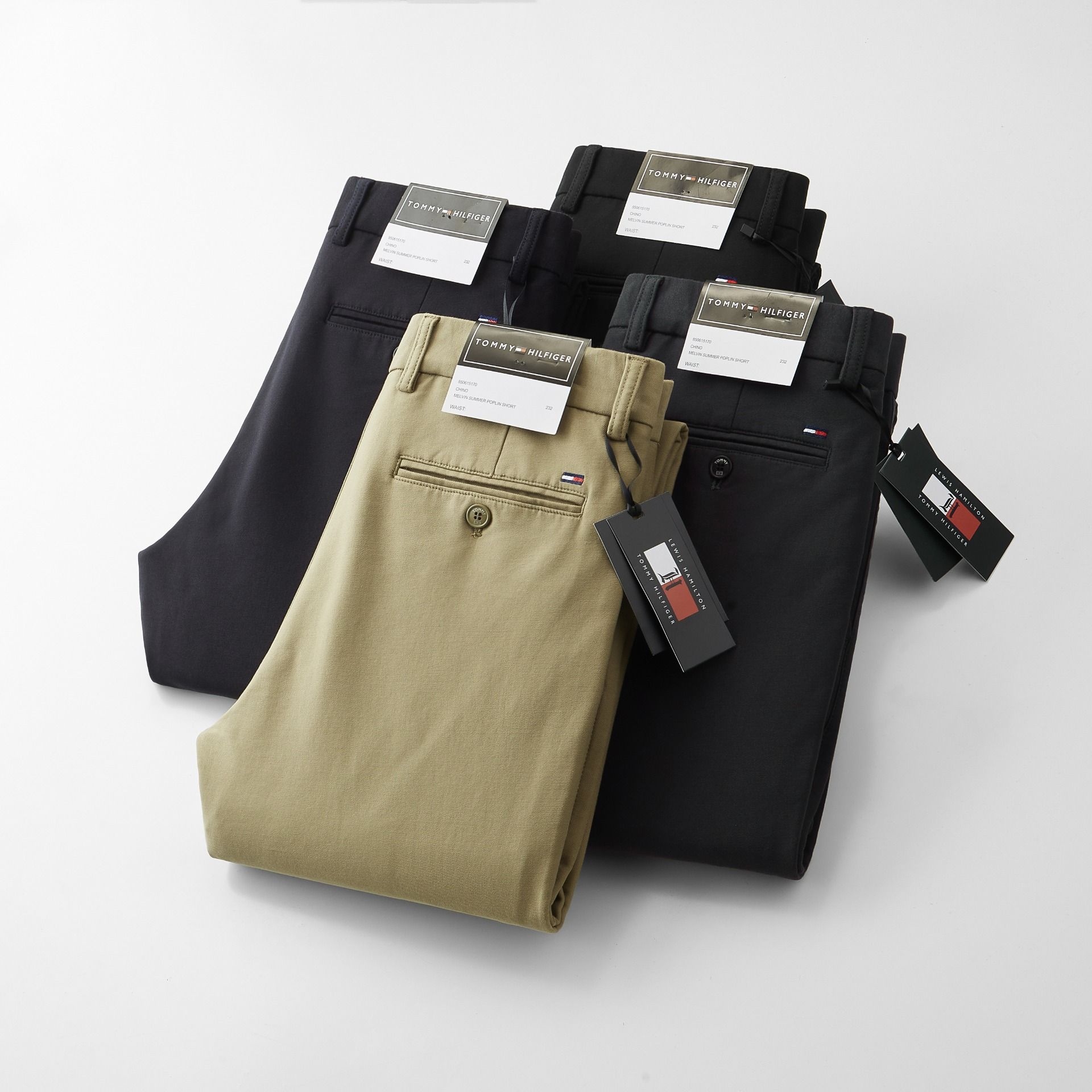 NO:530791,TOMMY Men's Denning casual pants, official album poster outfit style!  Customer-supplied high-quality imported denim original color fabric, specially selected Japanese Okayama pure 13oz ounce denim fabric, heavy environmentally friendly plant enzyme washing process, the texture has a light retro color, which is quite beautiful, and is very suitable for the autumn and winter color matching. The fabric is soft and delicate after washing, but has a strong bones and a little elastic, providing an excellent comfort experience. There is no damage to any craft elements throughout the body, retaining the purest tannin color!  The whole body details are so perfect, exquisite and exquisite. The latest waist leather marks highlight the brand's characteristics, and hardware accessories, leather marks, and wiring all reflect craftsmanship!  The style is perfectly tailored, and the hip lifting effect is excellent. It can easily sweep any top matching in the wardrobe. It has extensive compatibility and is satisfied with various daily outfits. It has a lot of upper body styles and must-have trousers for quality control and 1V masturbation control!  Size 30-40 (no 35.37),,tom ford,alexander wang19860909TOMMY 汤米 男士丹宁休闲裤,官宣画册海报穿搭款！ 客供高级进口的丹宁原色面料,特选日本冈山纯正13oz 盎司牛仔布料,重磅环保植物酵素水洗工艺,肌理有着淡淡的复古色彩,相当漂亮,极符合秋冬的配色,面料经过水洗后柔软细腻,但筋骨感极强,且略带弹力,提供了绝佳的舒适体验,通身无任何工艺元素破坏,保留了最纯粹的丹宁本色！通身细节完美如斯,精湛且考究,最新的腰部皮标彰显了品牌特质,五金配件、皮标、走线无不体现出匠心工艺！版型剪裁完美,提臀修身效果绝佳,可轻松横扫衣橱任何的上装搭配,兼容性广泛,满足于日常各种穿搭,上身型款十足,于品质控及1V迷控者必入型裤装！ 尺码30—40（没35.37）,,tom ford,alexander wang,Men's clothing