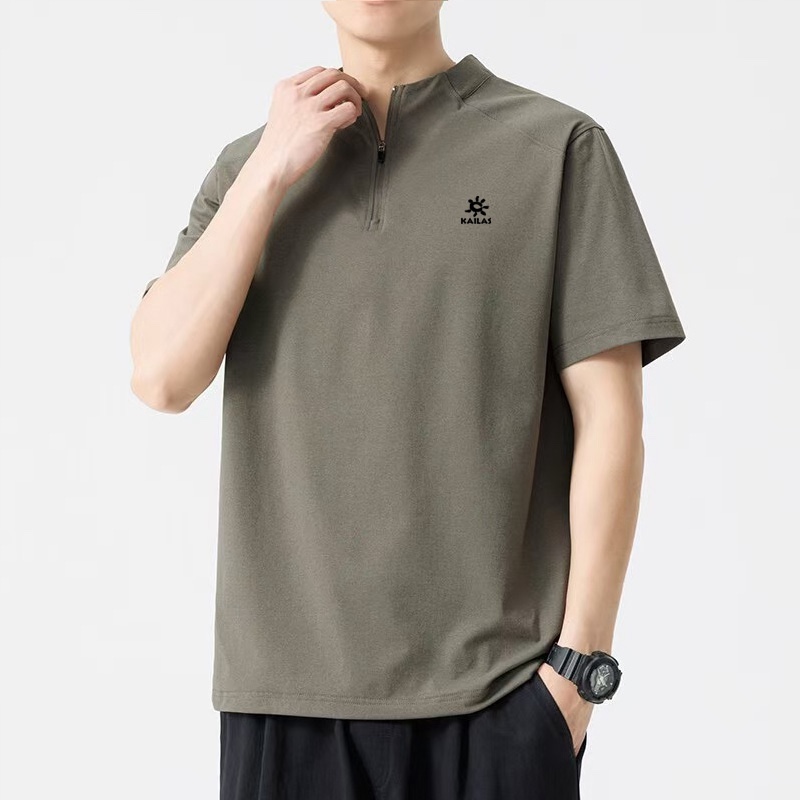 供💰75
KAILAS/凯乐石25夏季新品！5A级抗菌健康除臭面料！男士户外运动休闲半拉链速干短袖！掌柜力荐！观网门店同步！太赞啦！无论版型还是面料工艺都没得挑！迄今为止遇到的最好的半拉链短袖了！目前没有看到之一在哪里！客供5A级面料！健康环保除菌！面料透气舒适亲肤！吸湿排汗耐水洗！光子抑菌！夏季出汗不粘身不发臭！清爽干净！始终保持身体干爽！面料含有弹力！简约百搭 完全不挑人！喜欢的千万别错过！

颜色：黑色，绿色，灰色
尺码：M-3XL（尺码表见图九）








