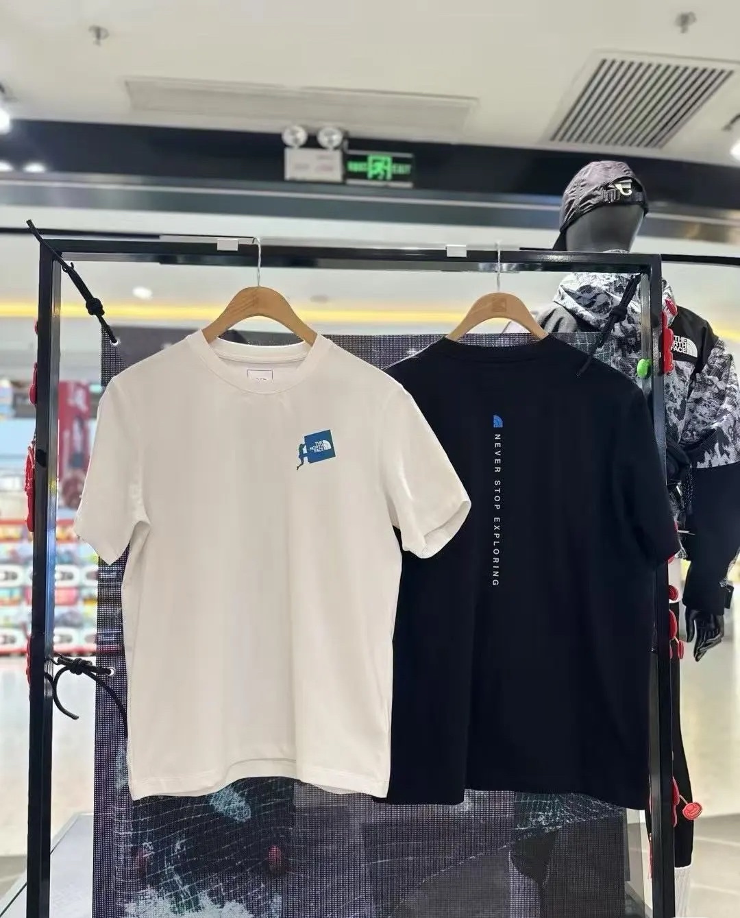 Alternative view of T-Shirt 04465