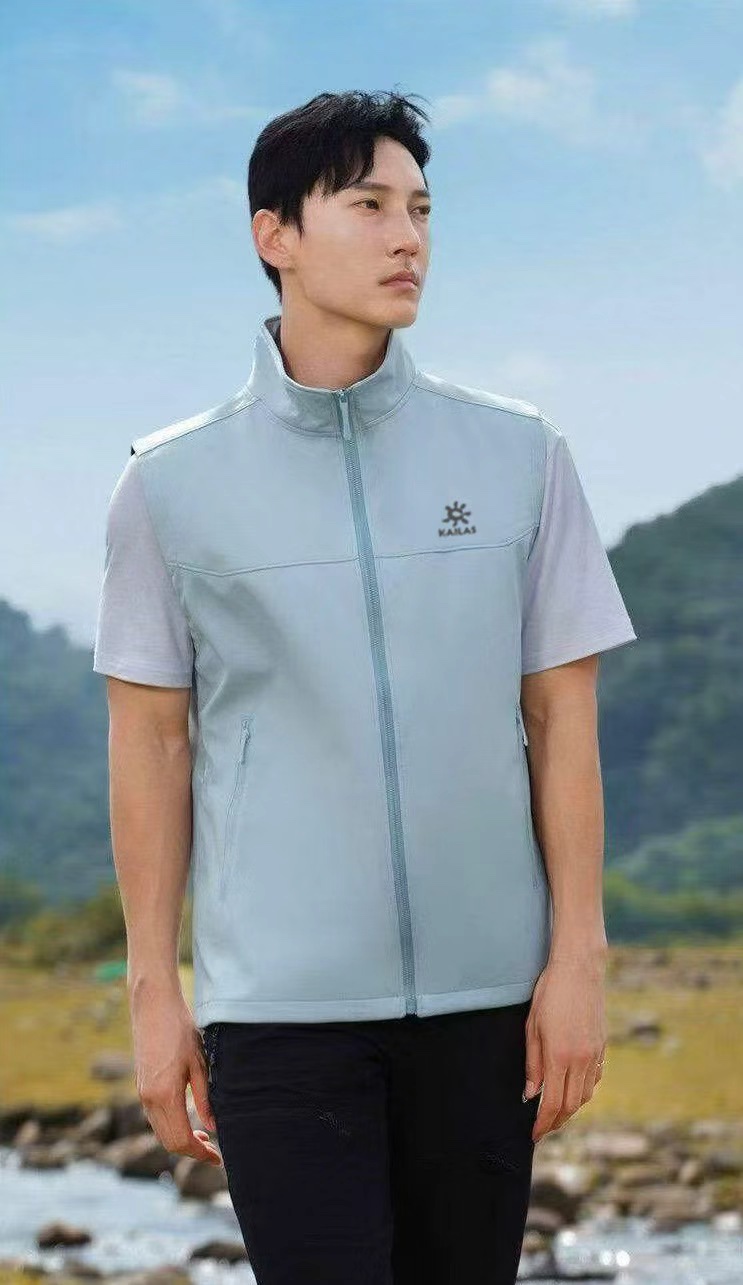 💰110 刺绣款 高品质雪梨纸精包装
KAILAS/凯乐石26春季新款！男士户外运动休闲防风防水刺绣背心马甲！掌柜力荐！线上线下同步！区别市面通货！经典百搭不挑人！日常通勤户外运动徒步爬山必备款！胸前精致的小太阳刺绣！上身好看！完全不挑人系列！耐磨耐穿！喜欢的别错过！

颜色黑色绿色藏青黄色冰蓝色
尺码M-4XL（尺码表见图九）

